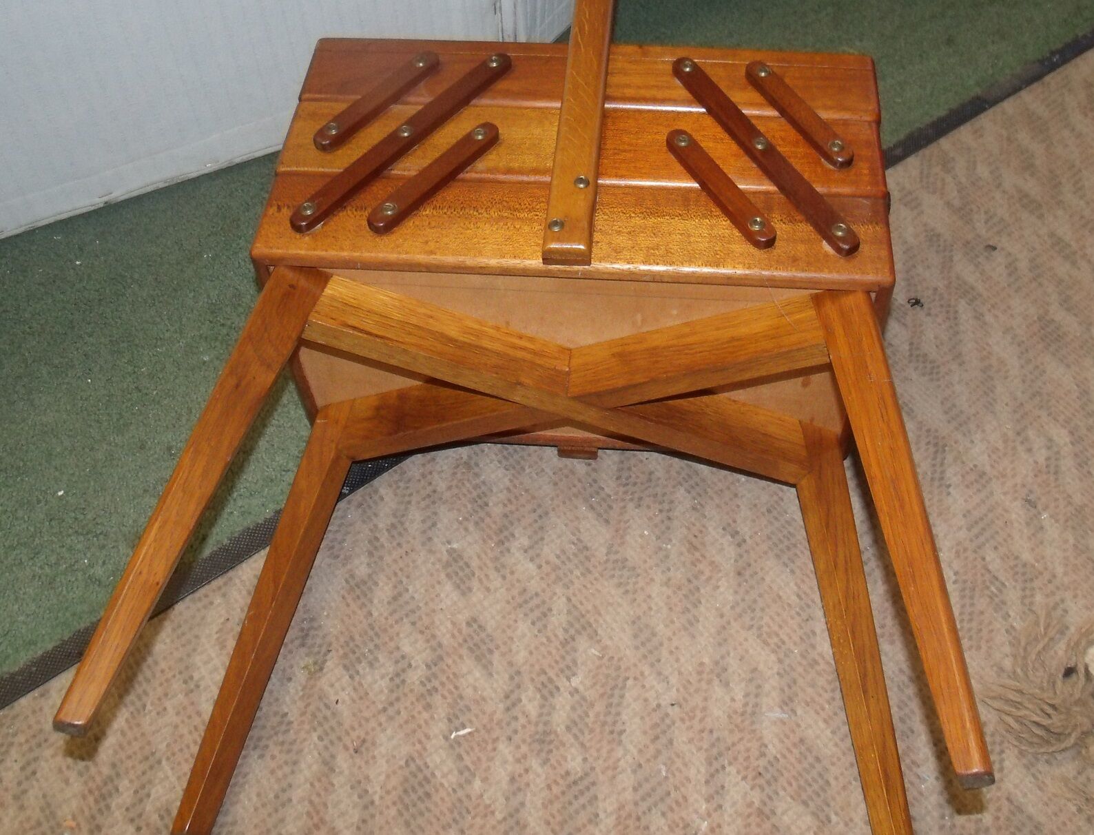 Box worker sewing box wood 1950 book