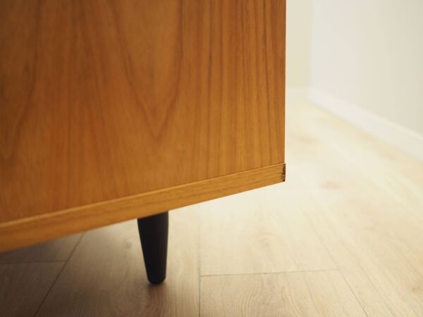 Meuble en noyer, design scandinave
