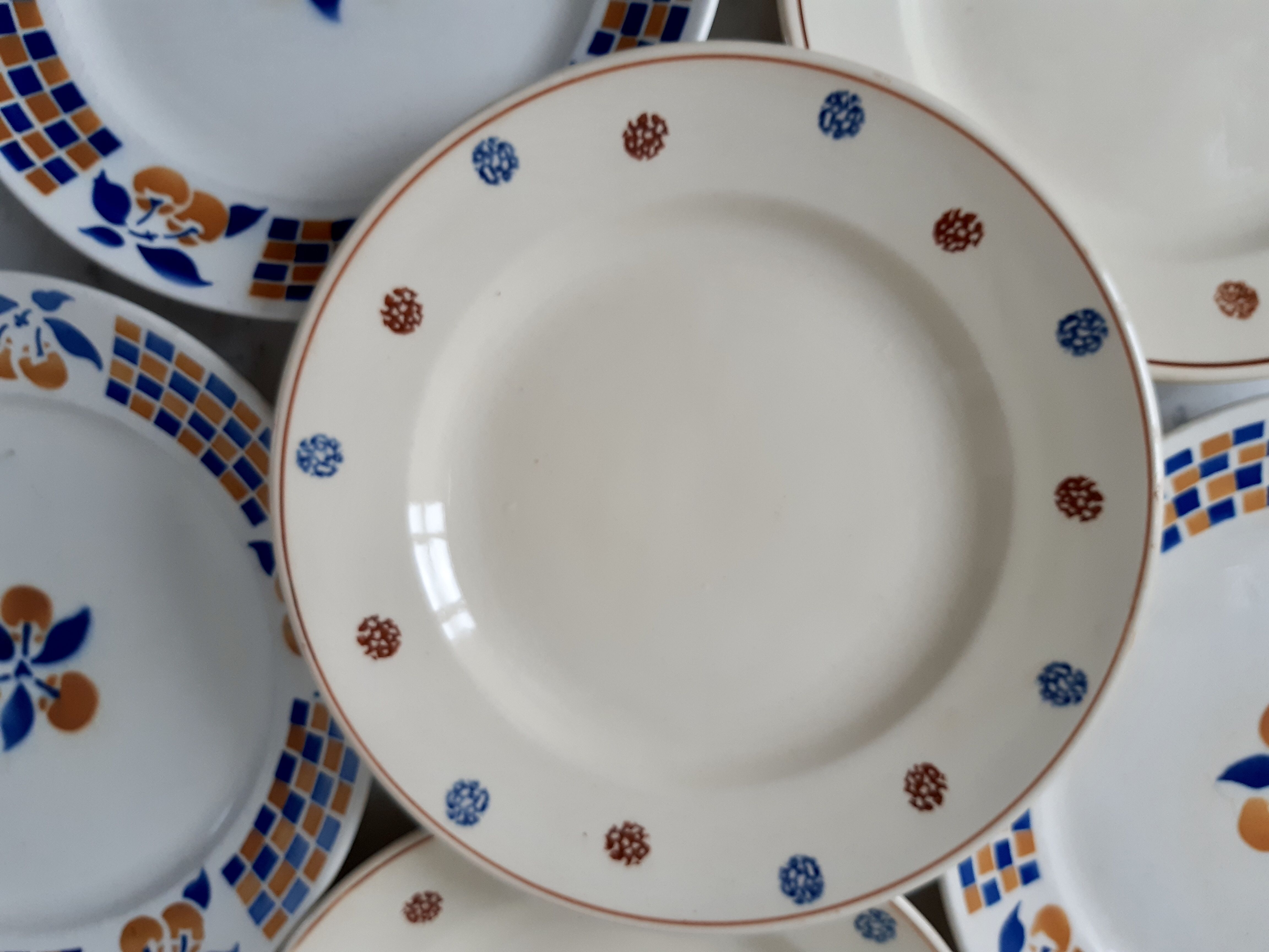 Set of 6 flat orange plates mismatched Digoin Sarreguemines and Badonvillier