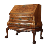 Dutch bombe bureau in walnut