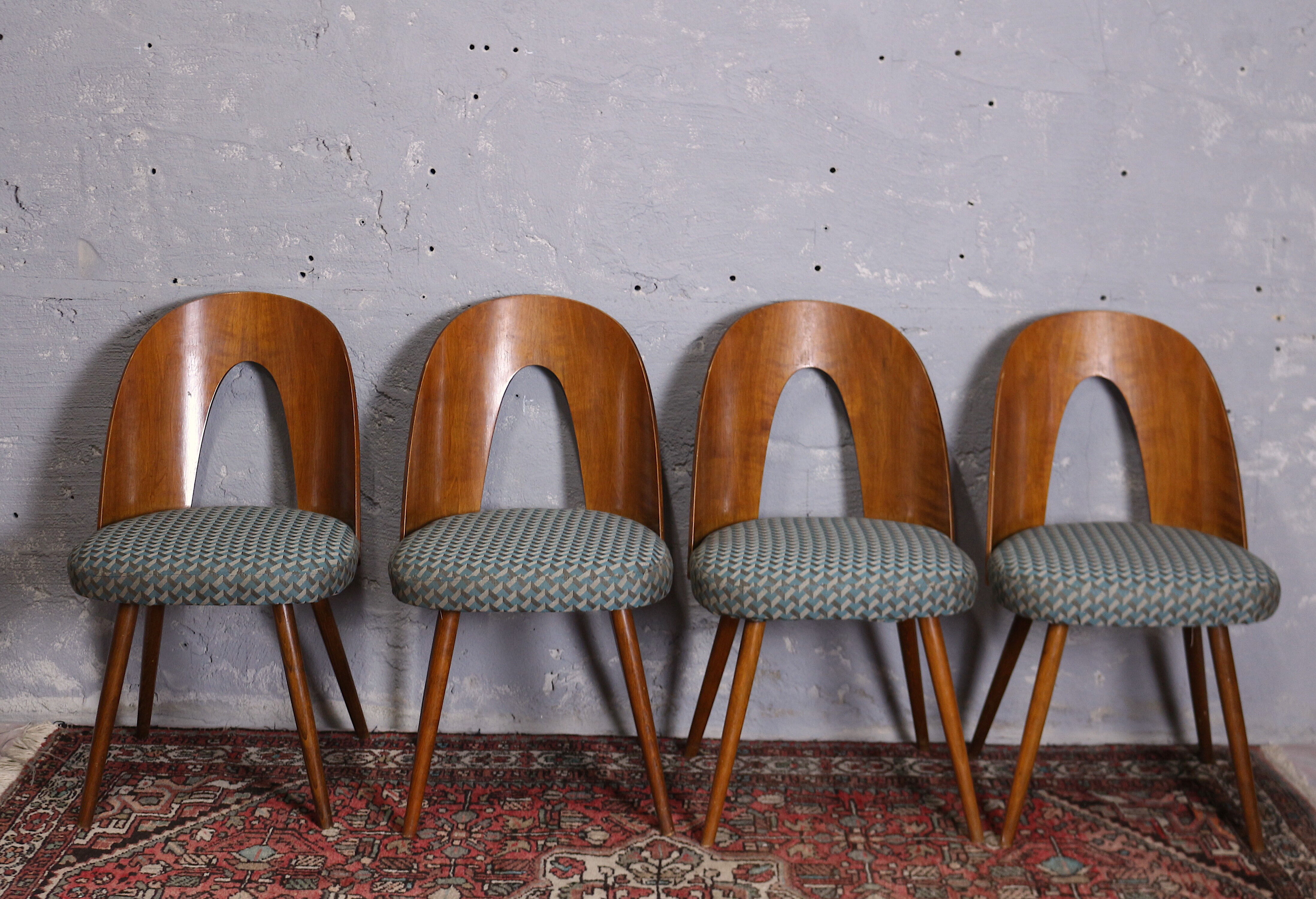 Lot de 4 chaises par Antonin Suman, 1960 Tchécoslovaquie