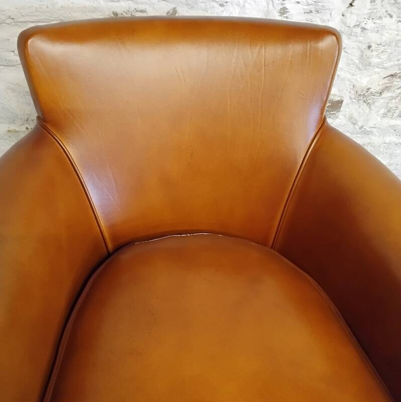 Living room sofa and its 2 club armchairs.