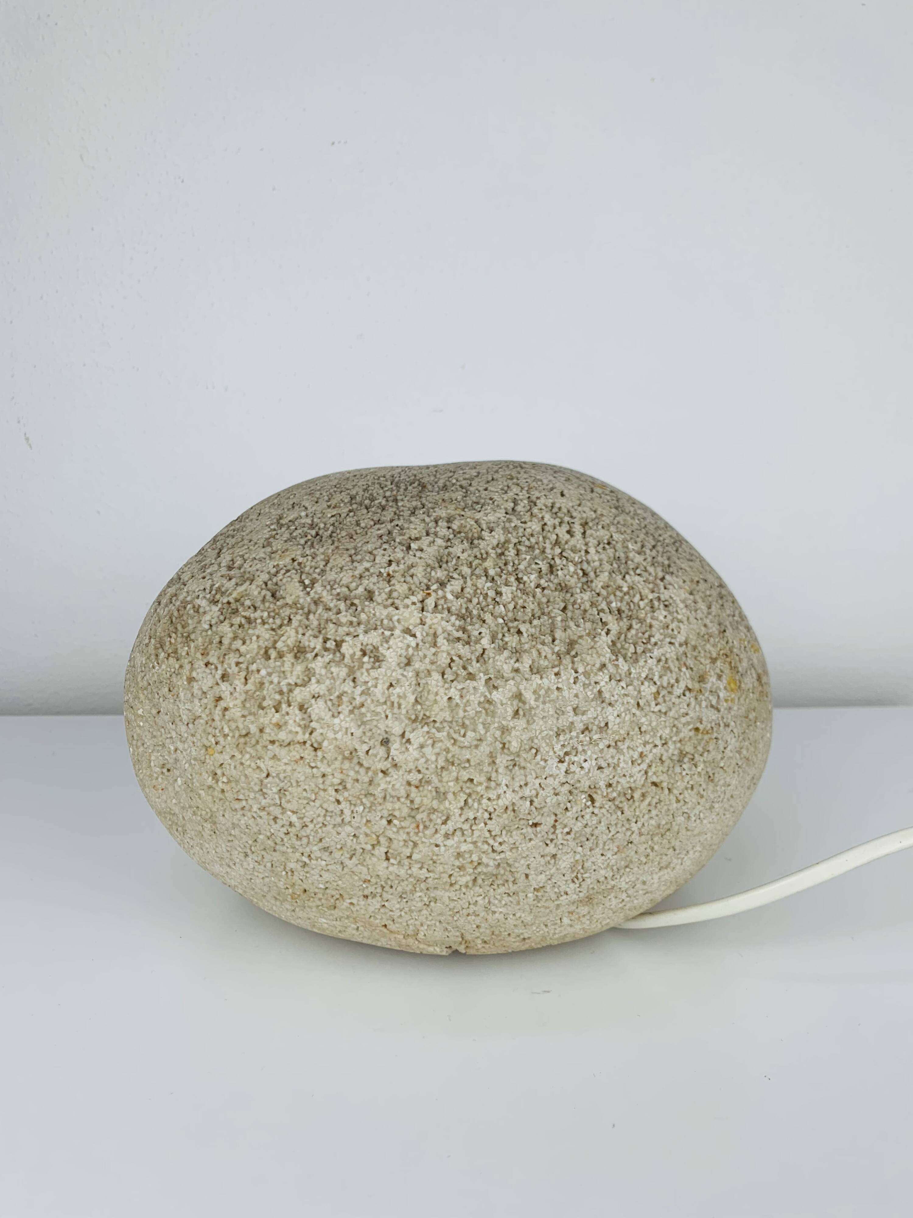 Lampe Dora dite "caillou" par André Cazenave