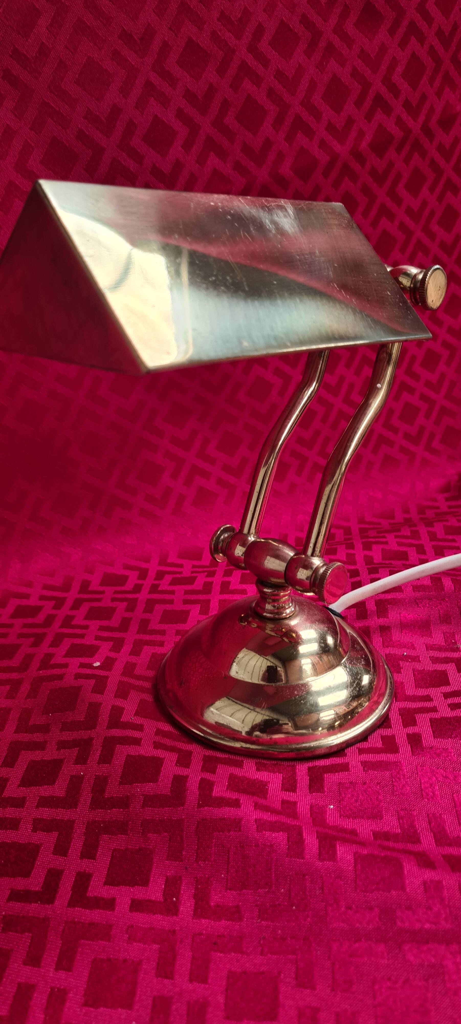 brass bedside or desk lamp 19x15 good condition
