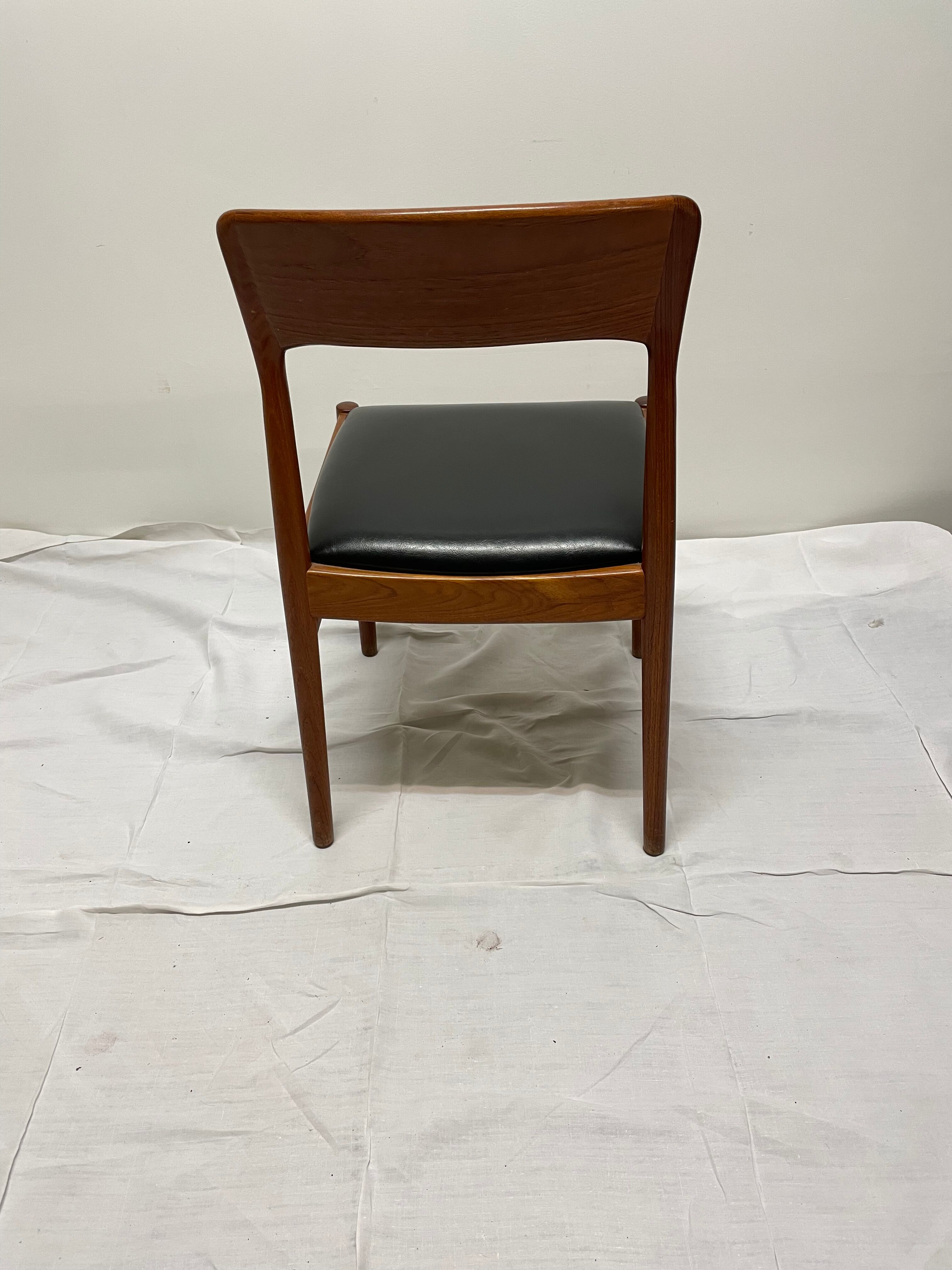 Suite of 6 very beautiful chairs Henning Kjaernulf, ks danemark