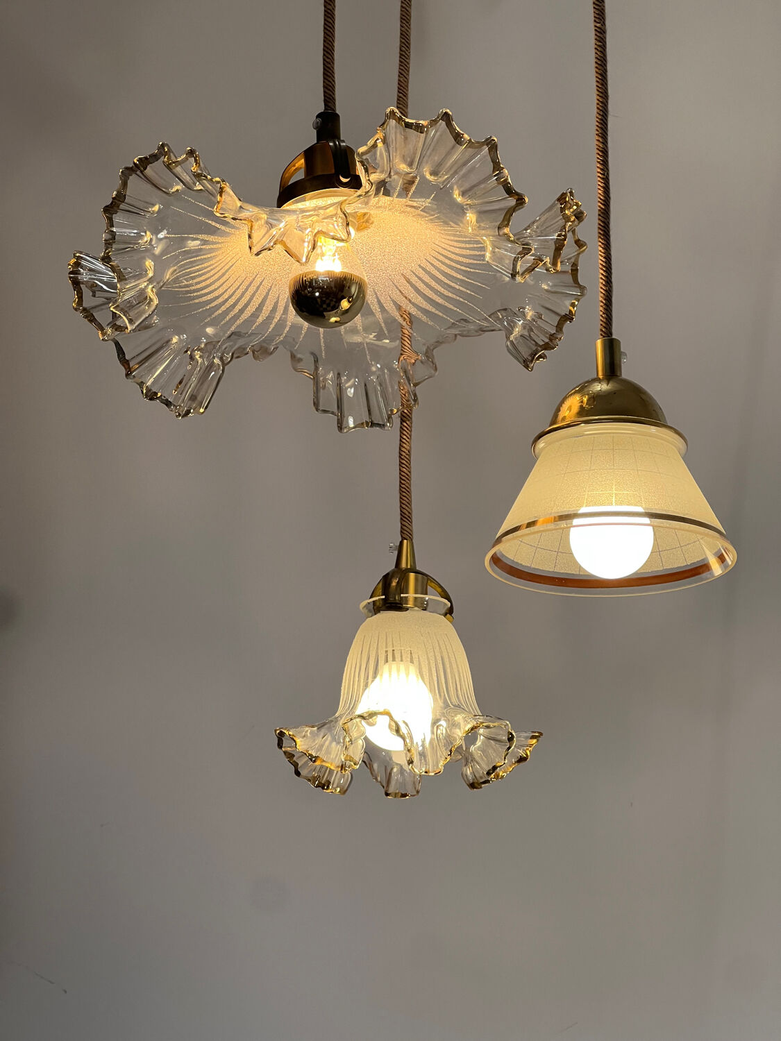 Triple suspension cascade with gilded and sandblasted glasses