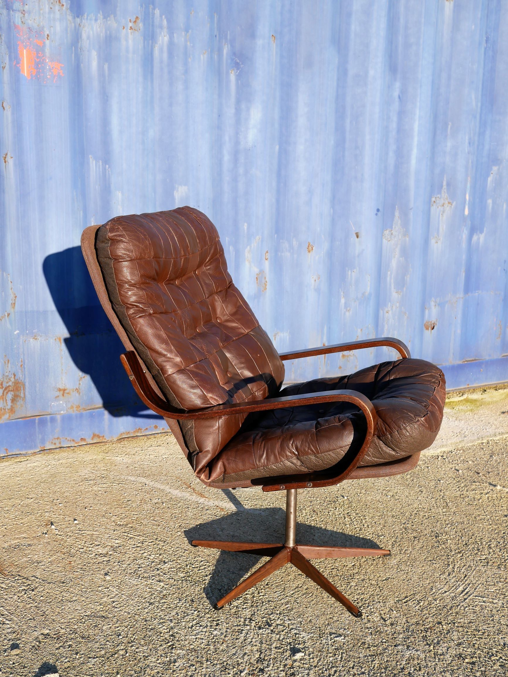 Armchair swivel vintage leather, wood and metal