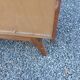 Commode vintage en chêne blond pieds compas 4 tiroirs 1950