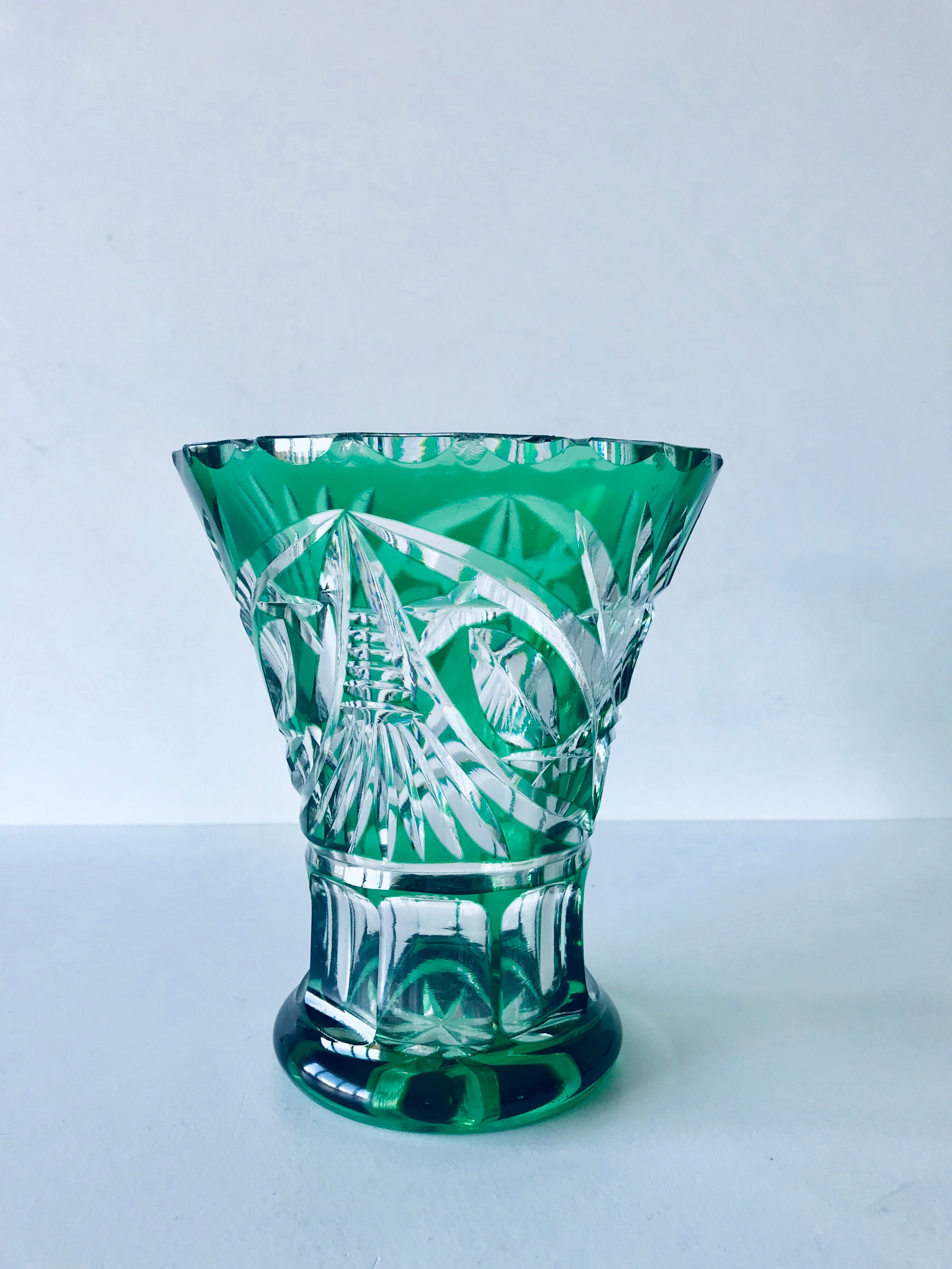 Vase Art Déco en cristal taillé vert