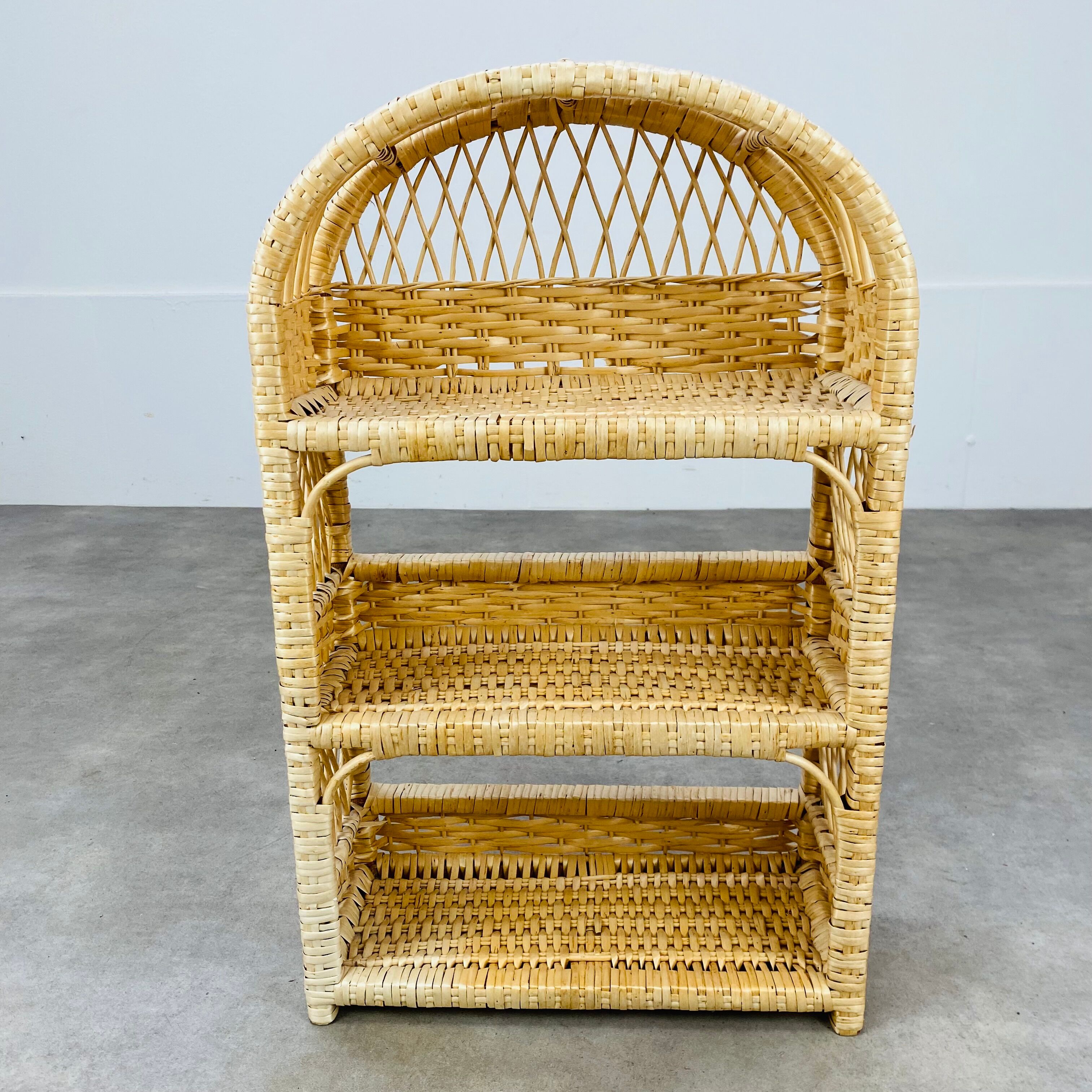 Rounded rattan shelf 60s