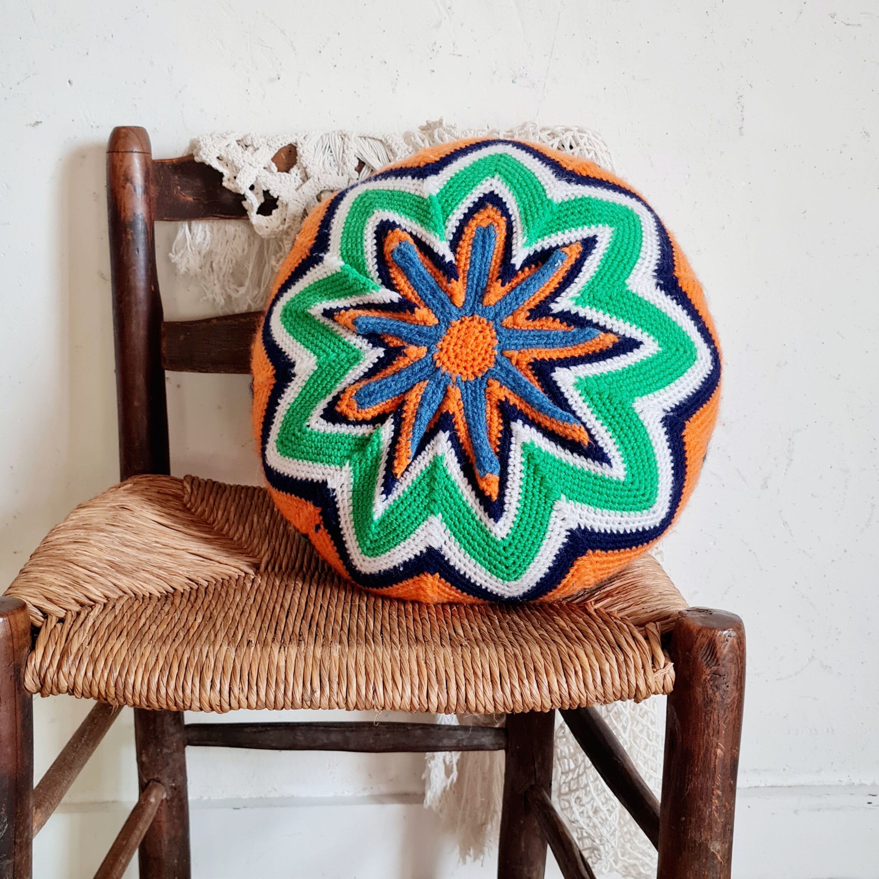 Round cushion hook wool