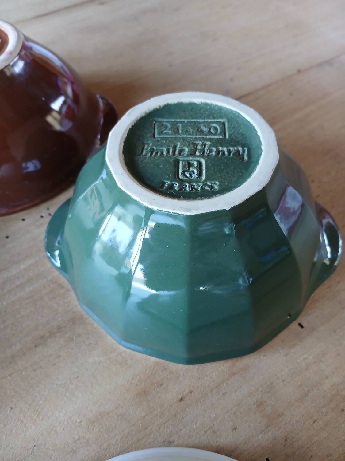 5 old Émile Henry bowls
