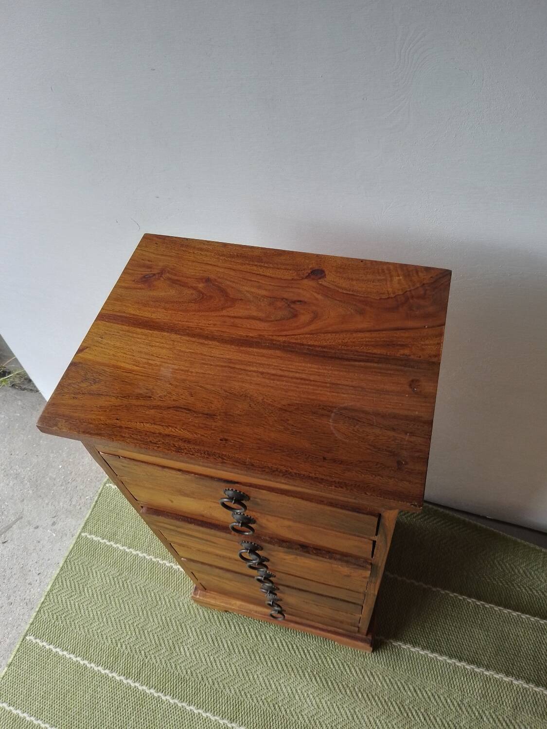 Mahogany wooden chiffonier