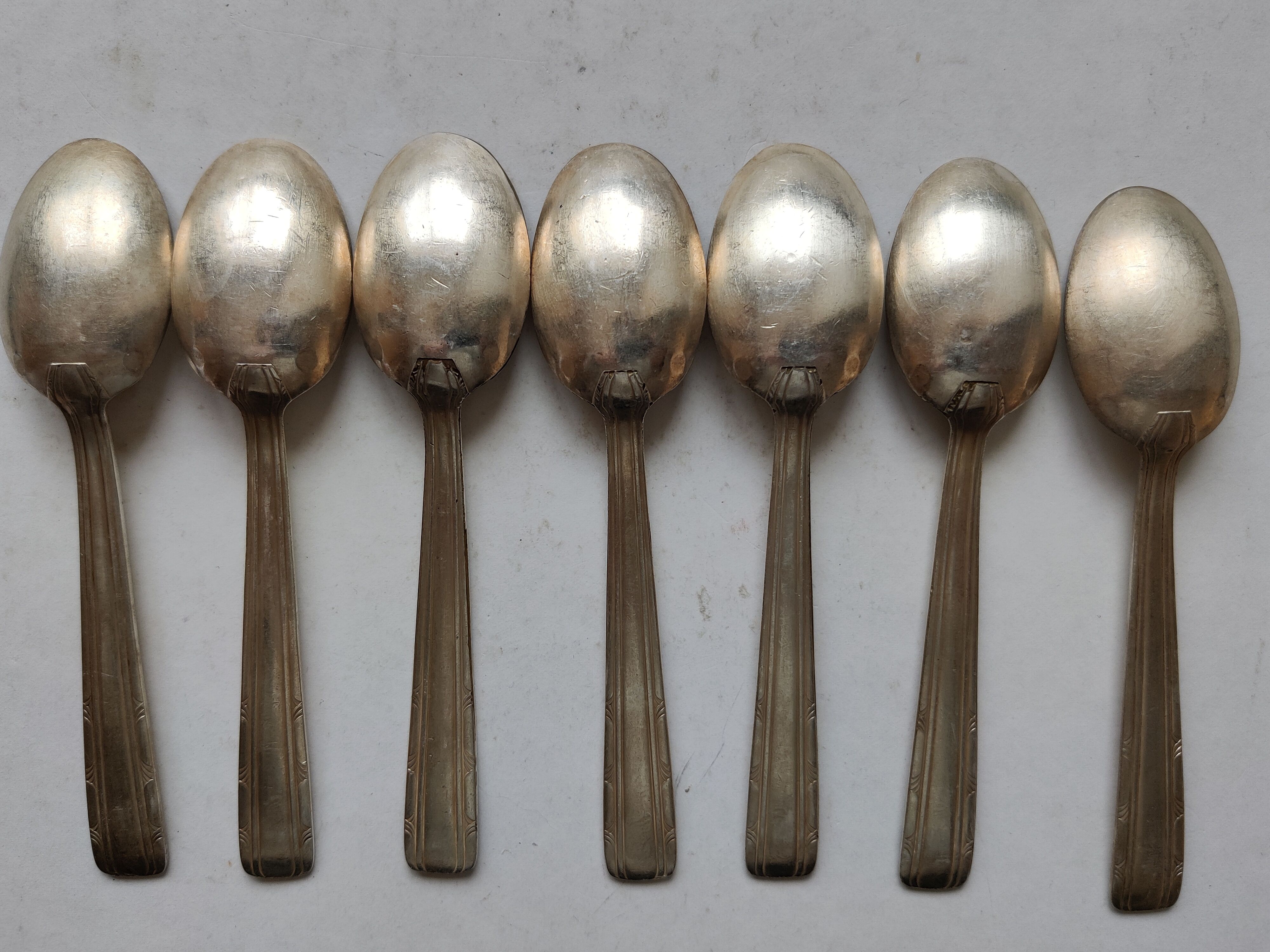 7 classic silver-plated teaspoons