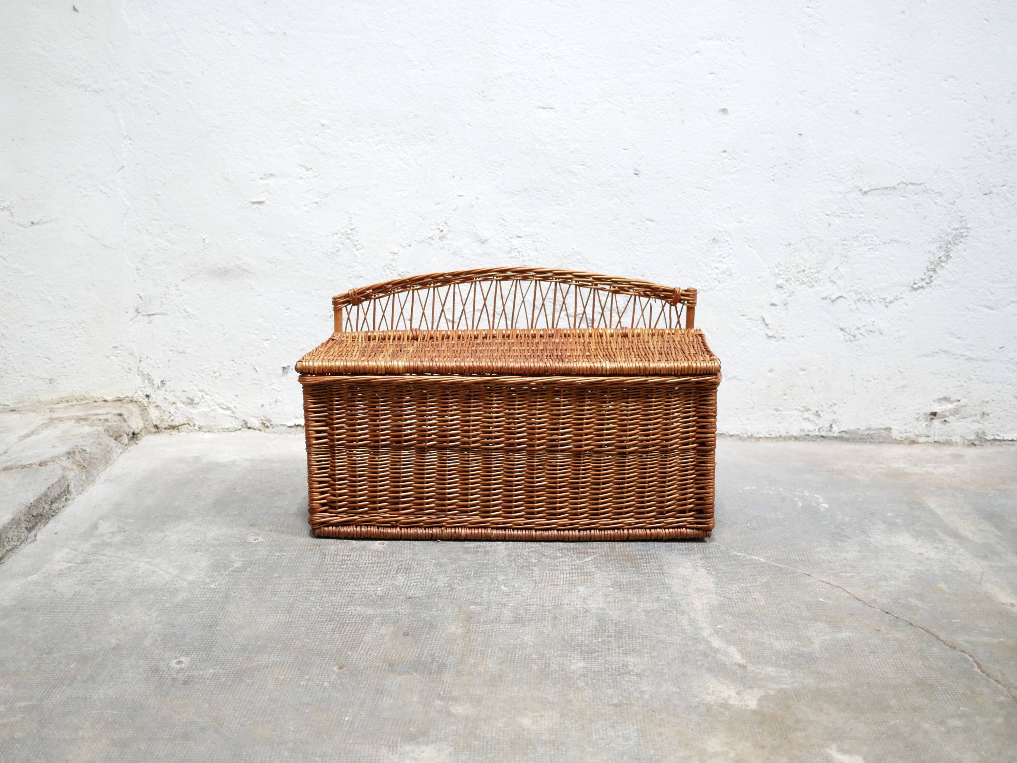 Vintage rattan bench trunk