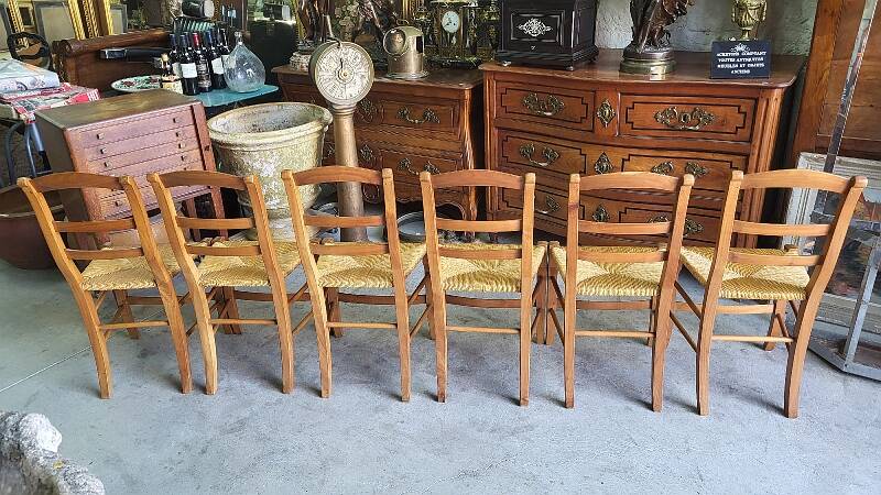 SET OF 6 DINING ROOM OR KITCHEN CHAIRS IN RESTAURANT STYLE IN WALNUT