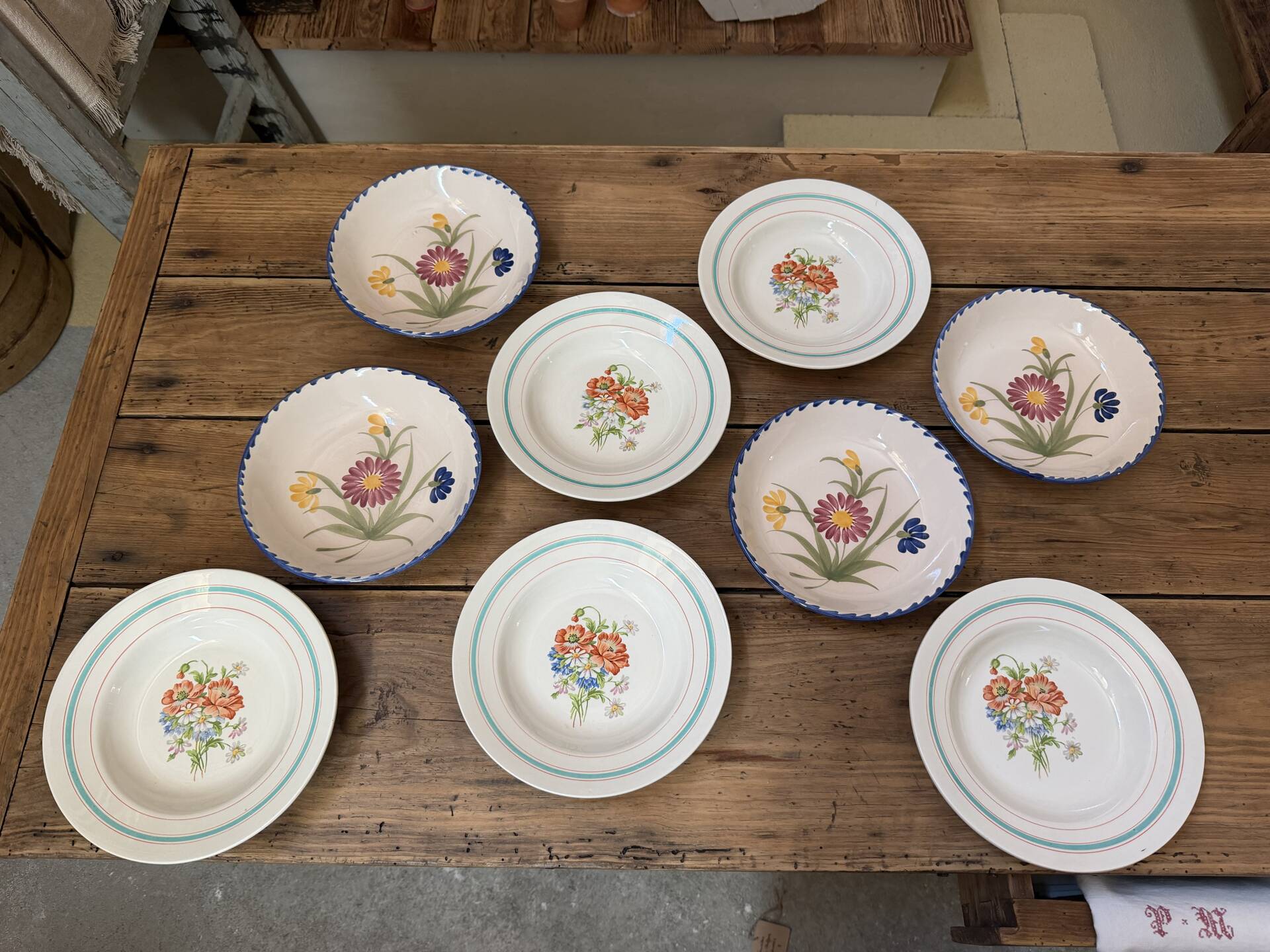 Mismatched deep plates service Saint Clément - Moulin Des Loups
