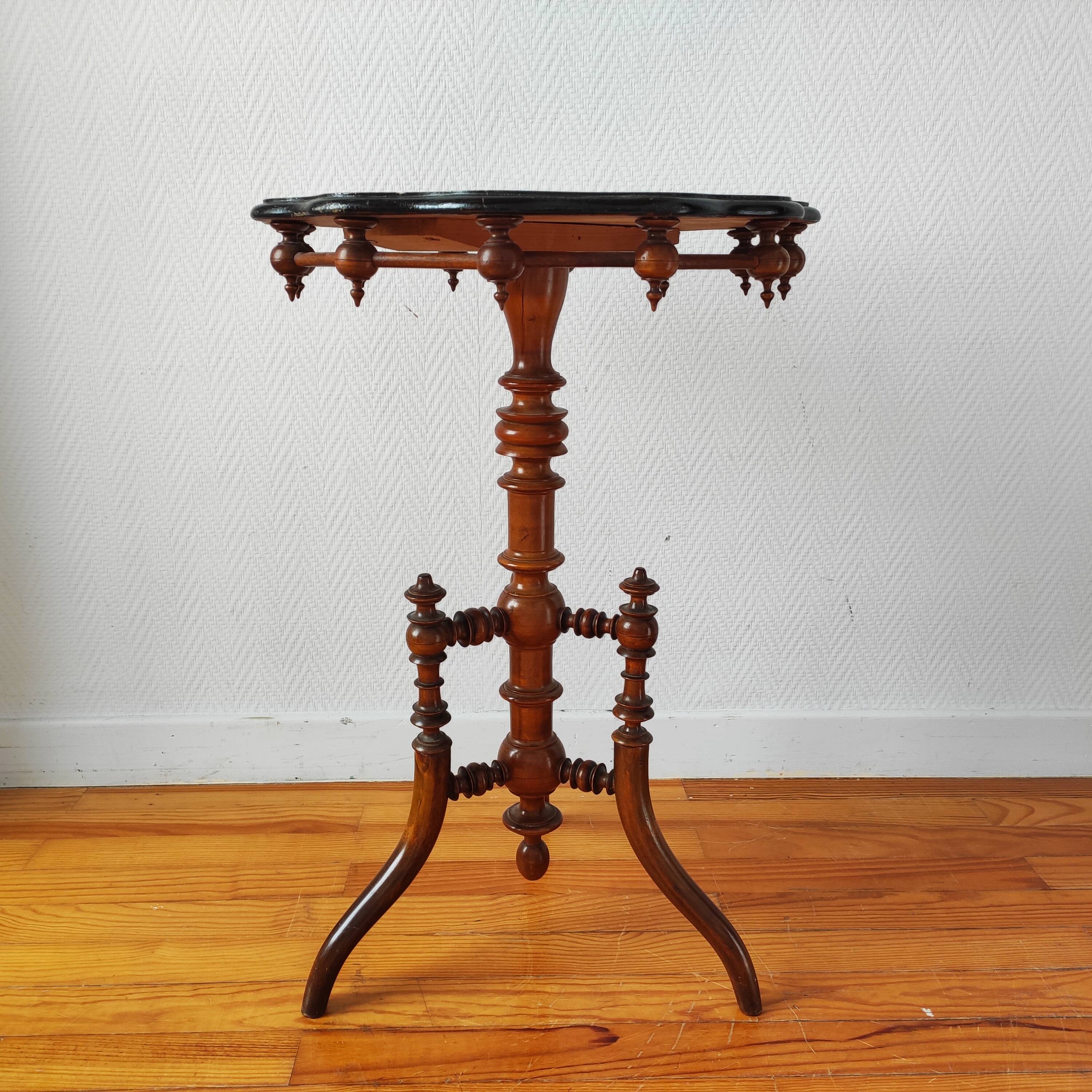Napoleon III style turned wood gueridon