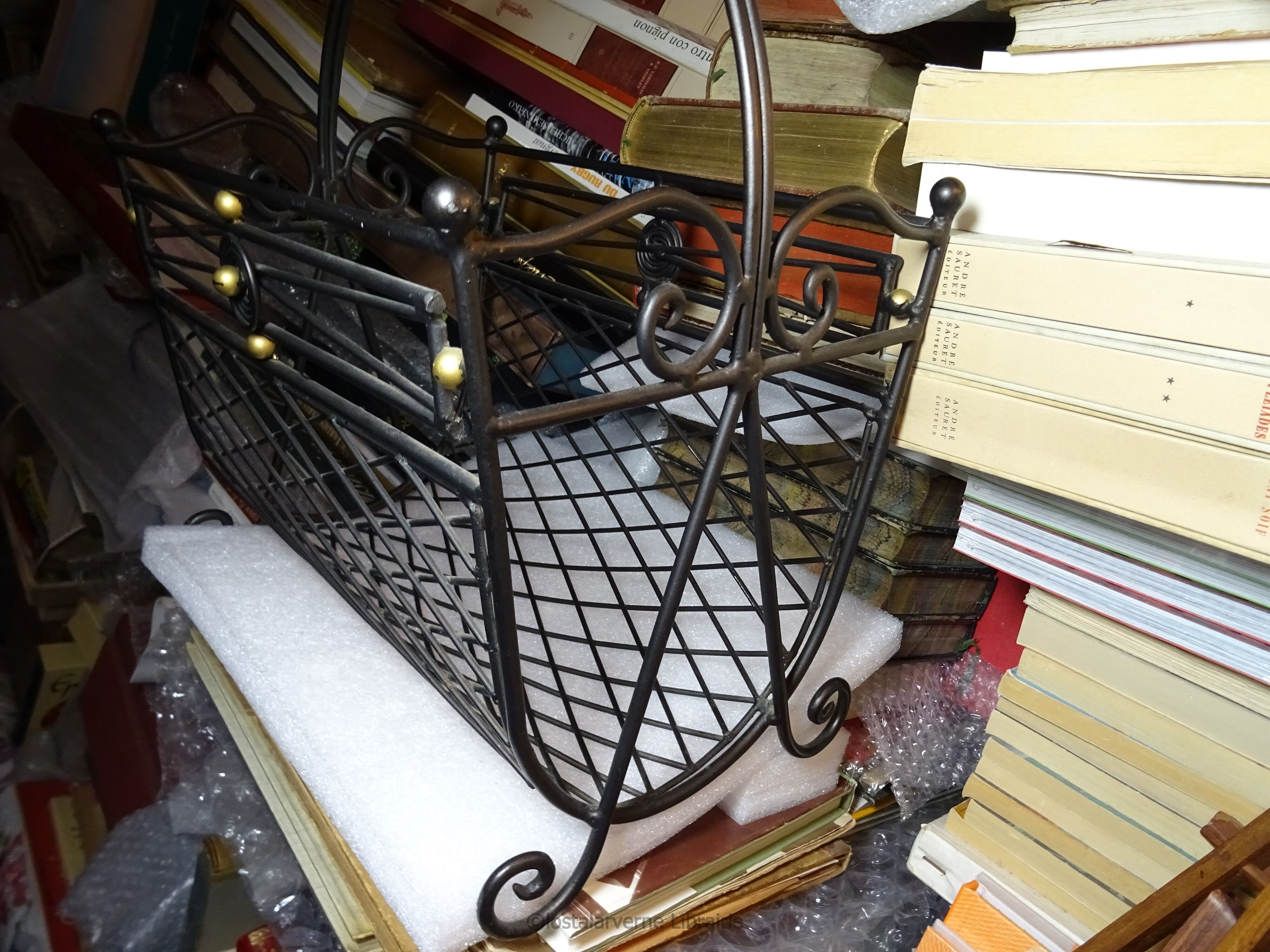 Steel magazine holder