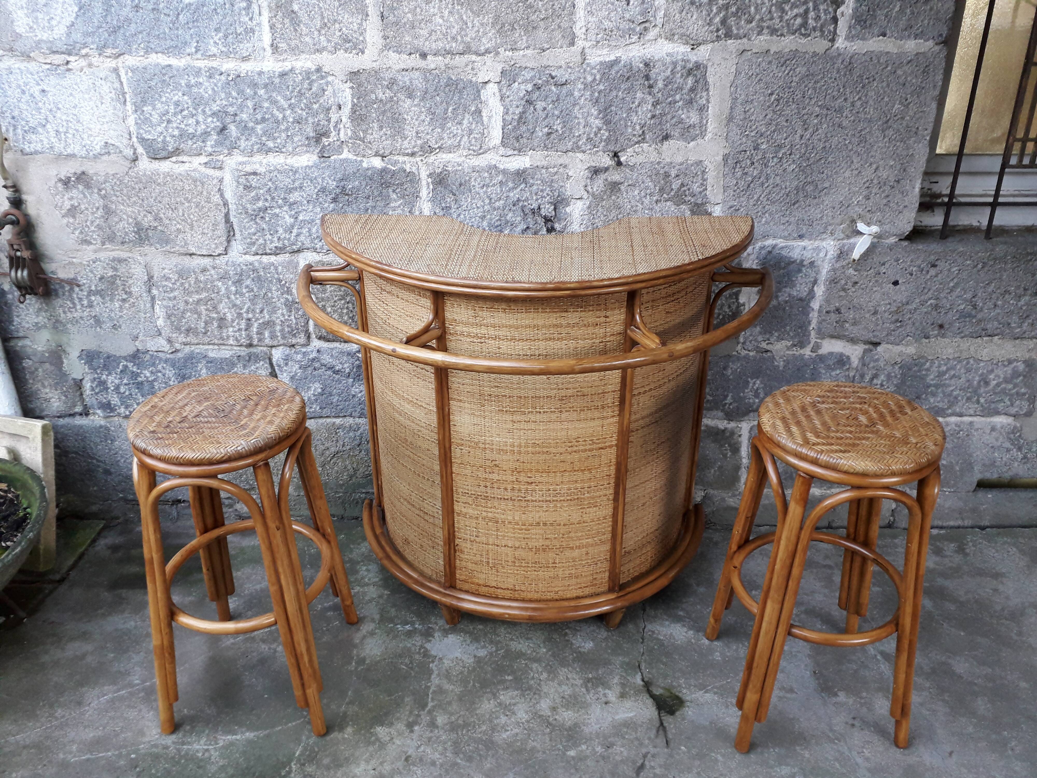 Bar en rotin vintage & ses tabourets