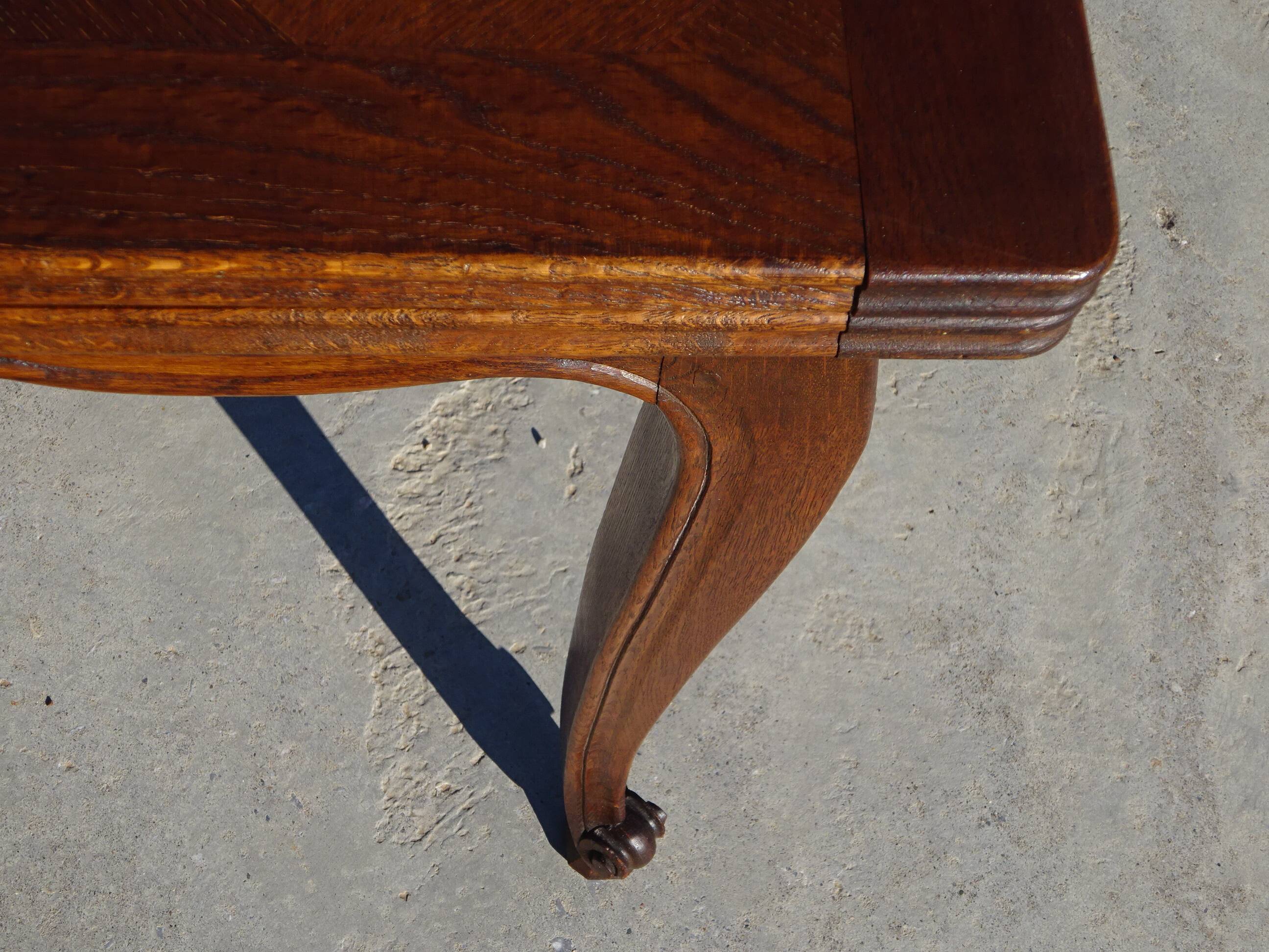 Oak portfolio table