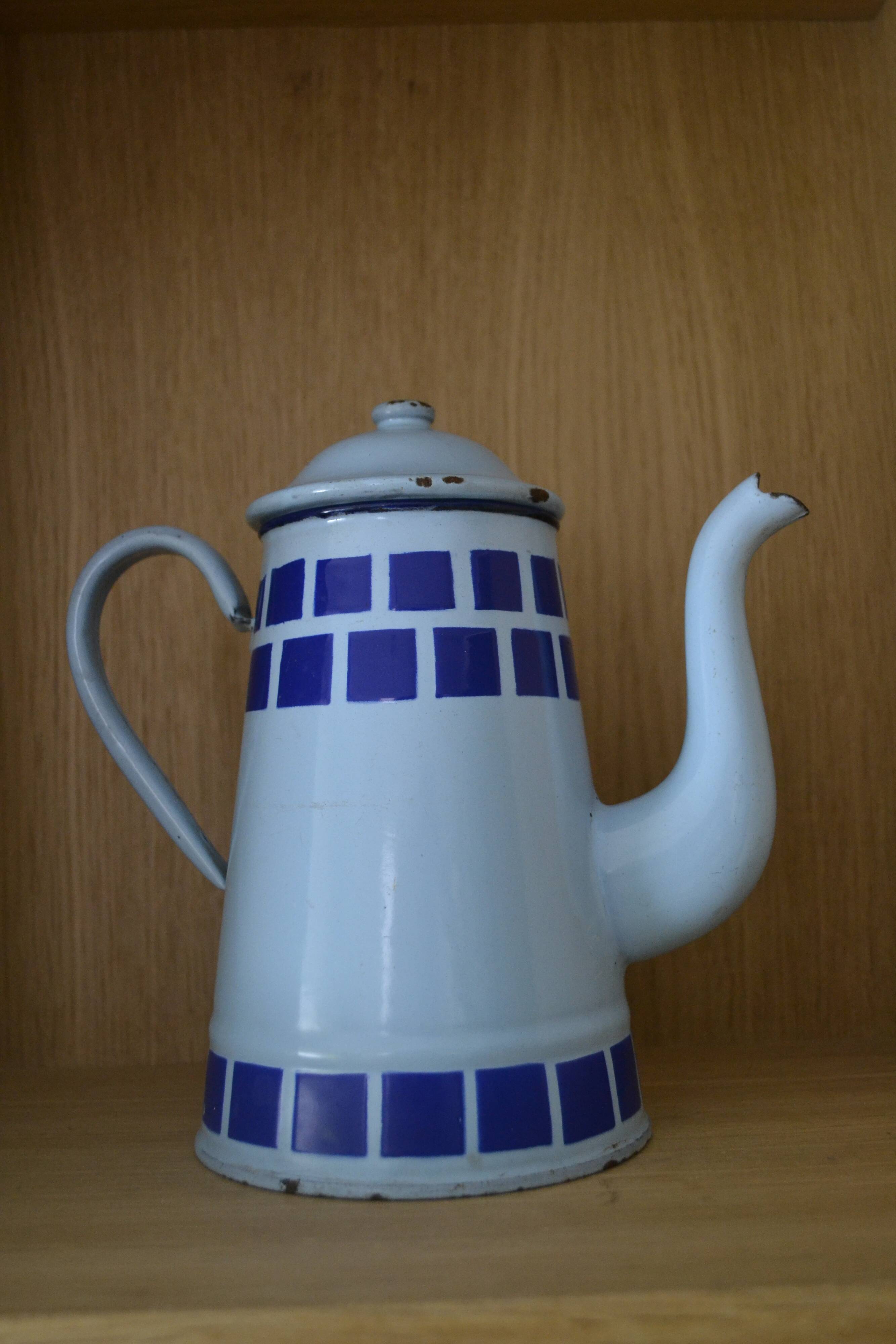 Cafetière bleue en tôle émaillée