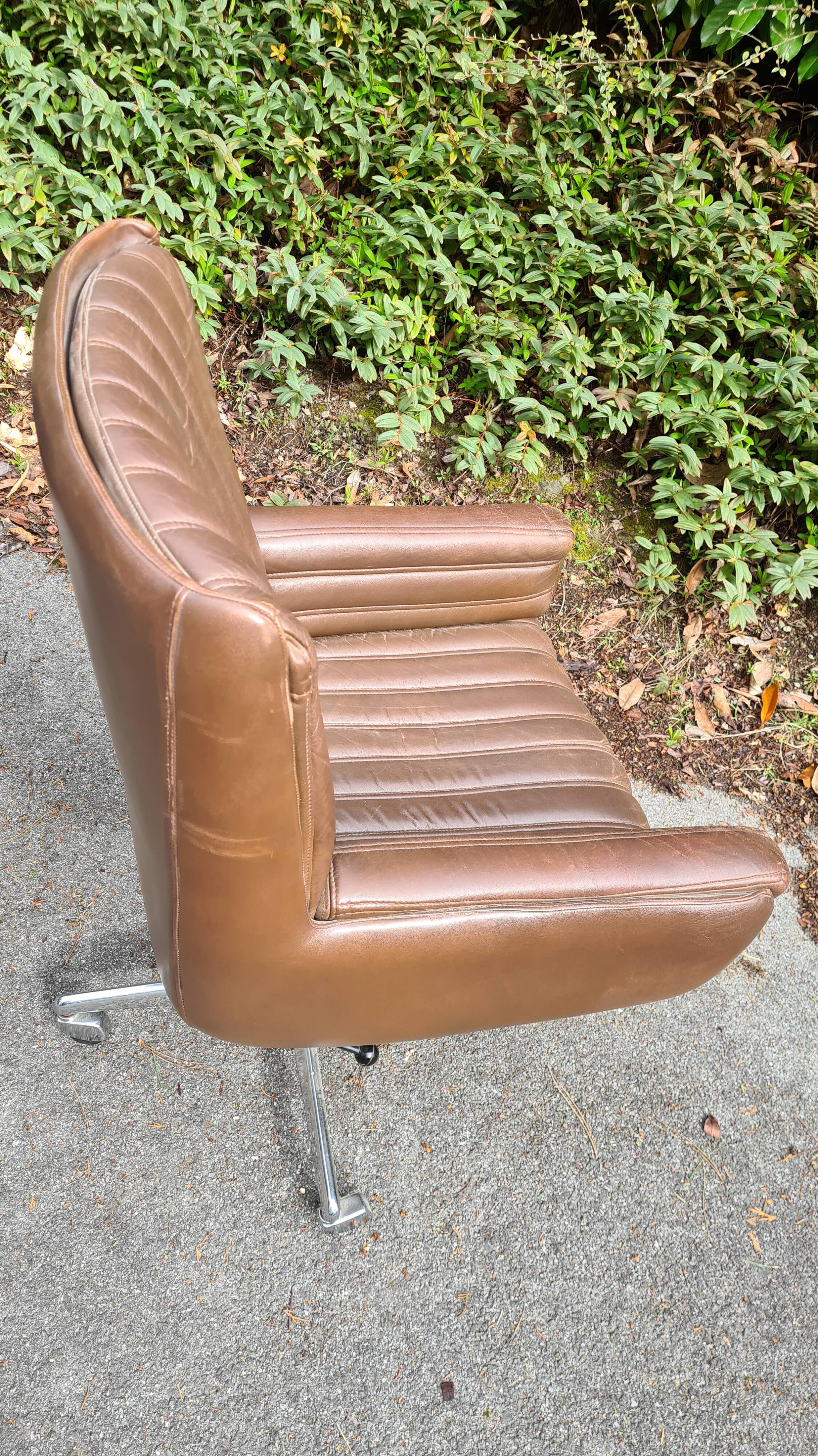Brown leather office chair 80s