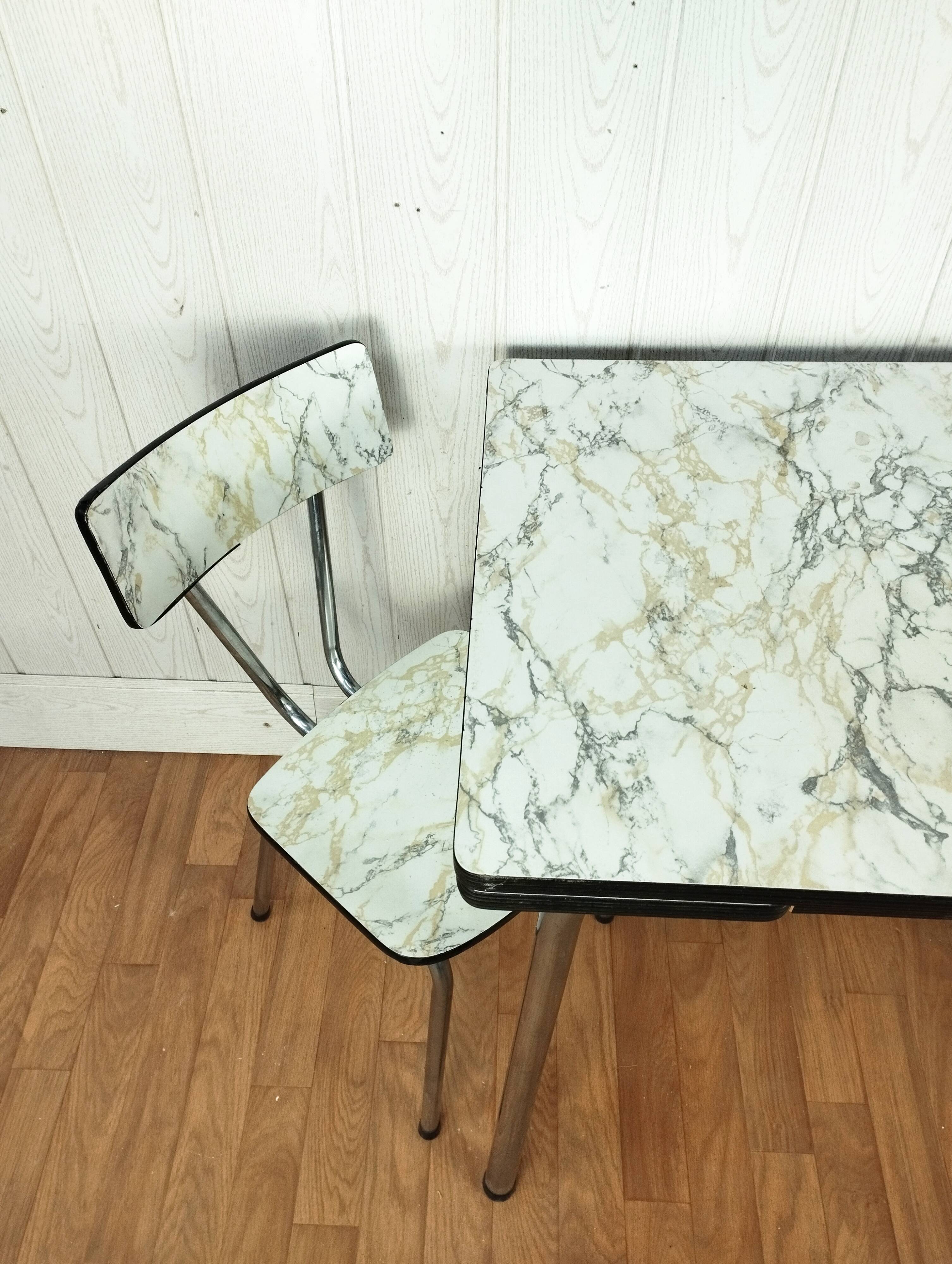 Formica table and its 2 chairs imitation marble