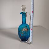 Botella o licorera francesa de cristal azul