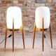 Lampadaire Space Age, abat-jour en verre, base tripode en bois, années 1960