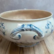 Grande soupière ancienne en terre de fer Creil et Montereau – Perruche
