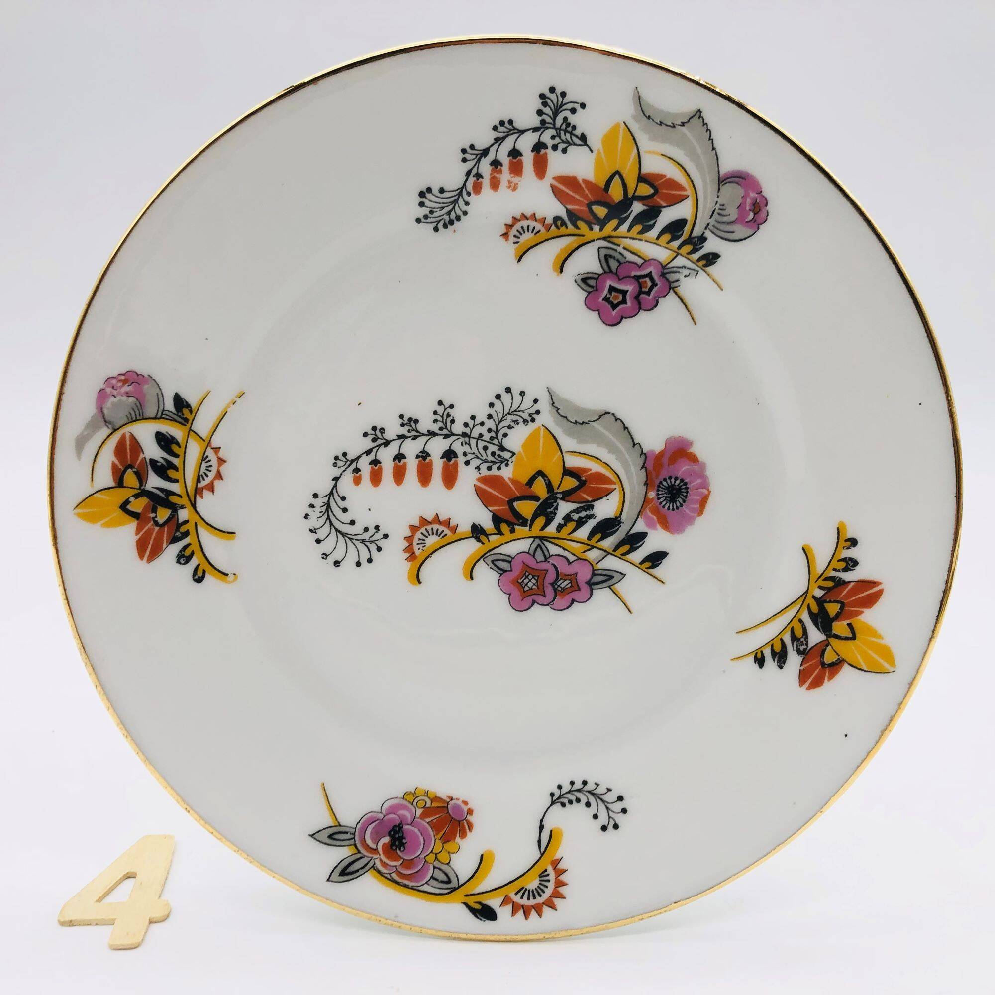 6 Dessert plates and a serving dish, M-Fres.