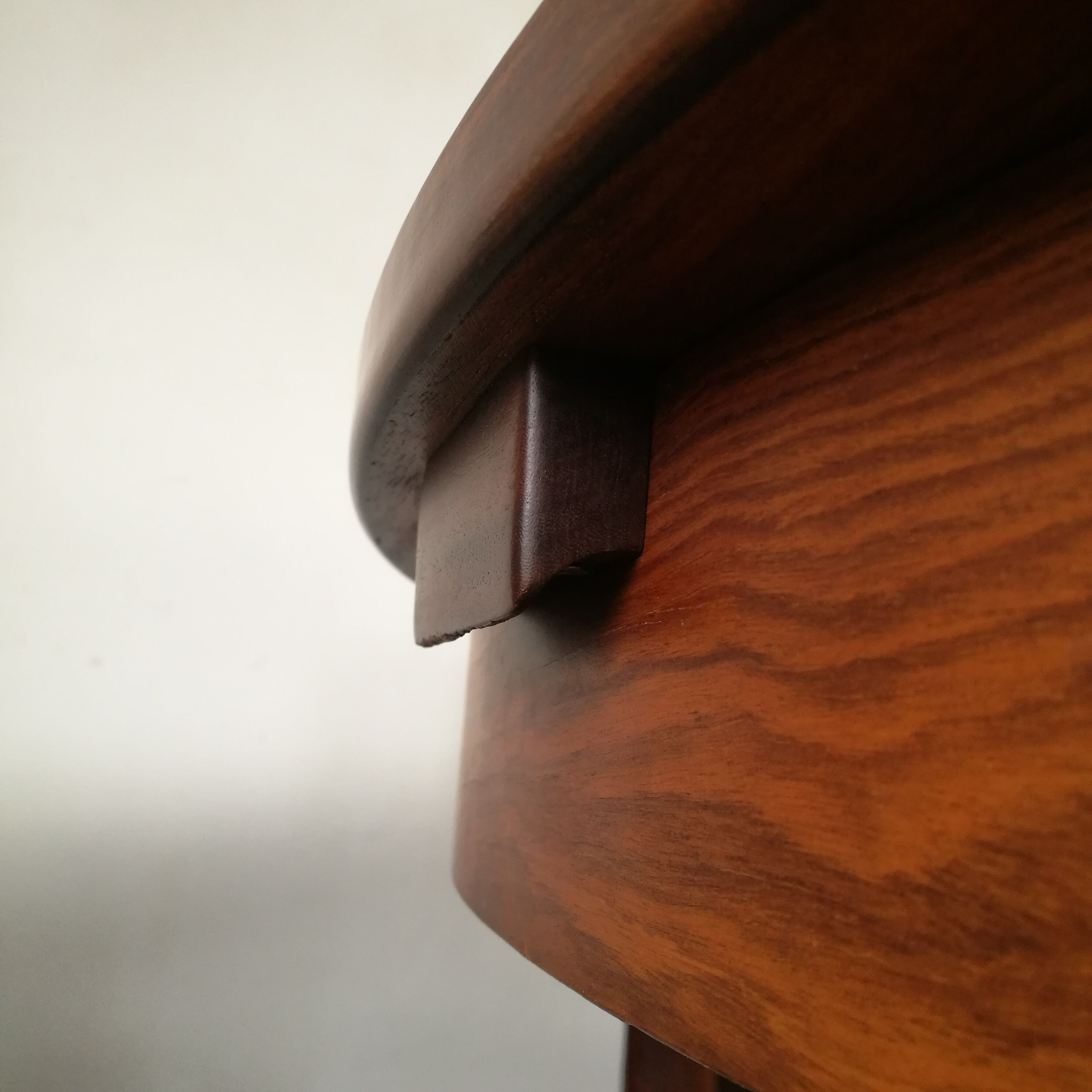 Round table, rosewood extendable, butterfly extension