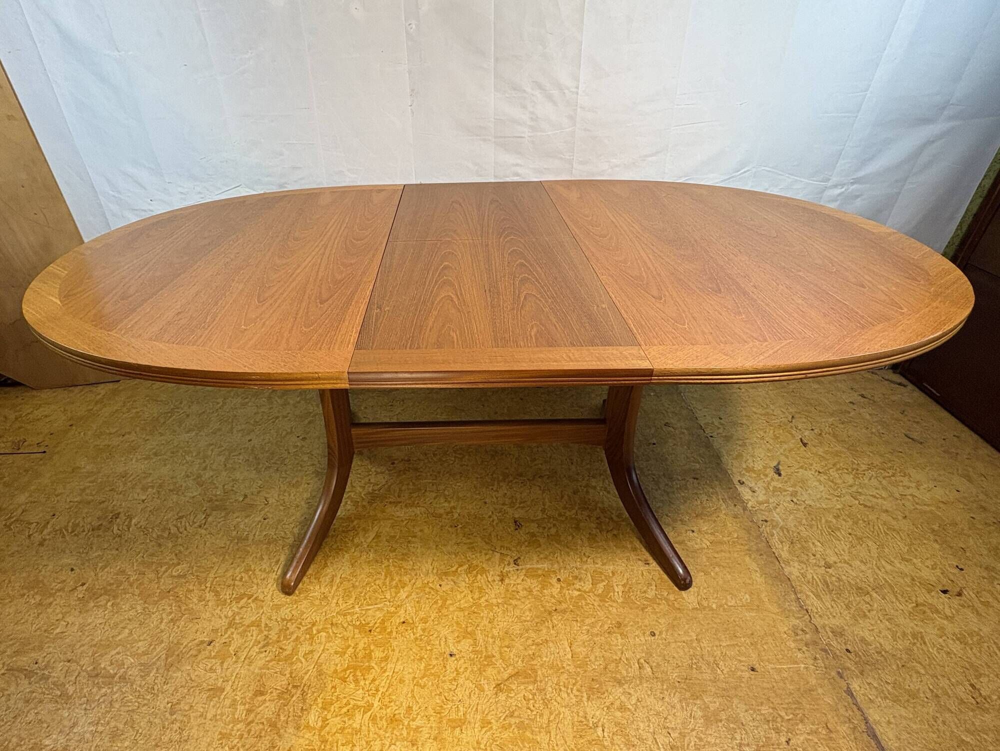 Mid-Century Nathan Teak Extending Dining Table – 1960s Scandinavian Design