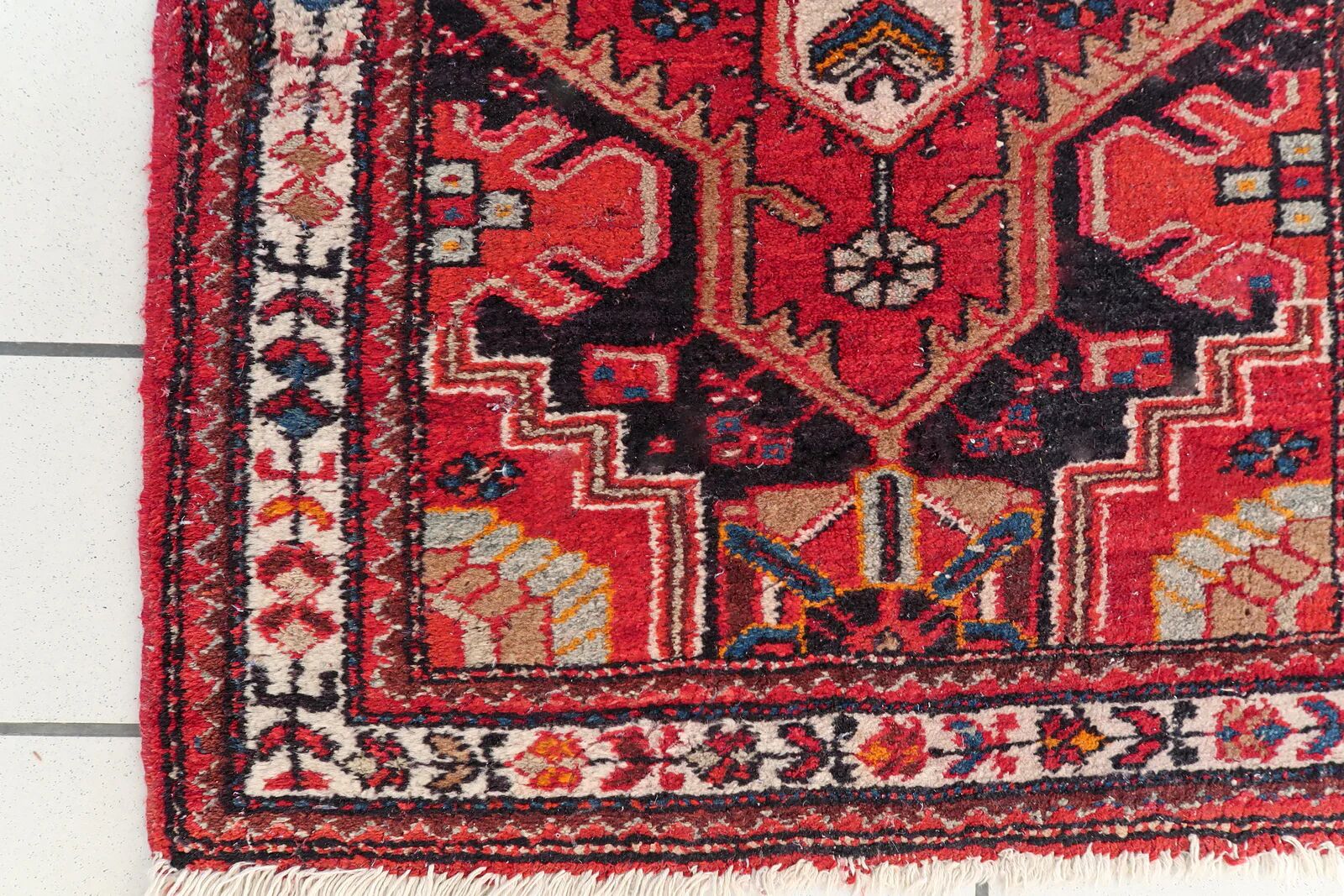 Antique 1920s Persian Hamadan rug 77cm x 121cm