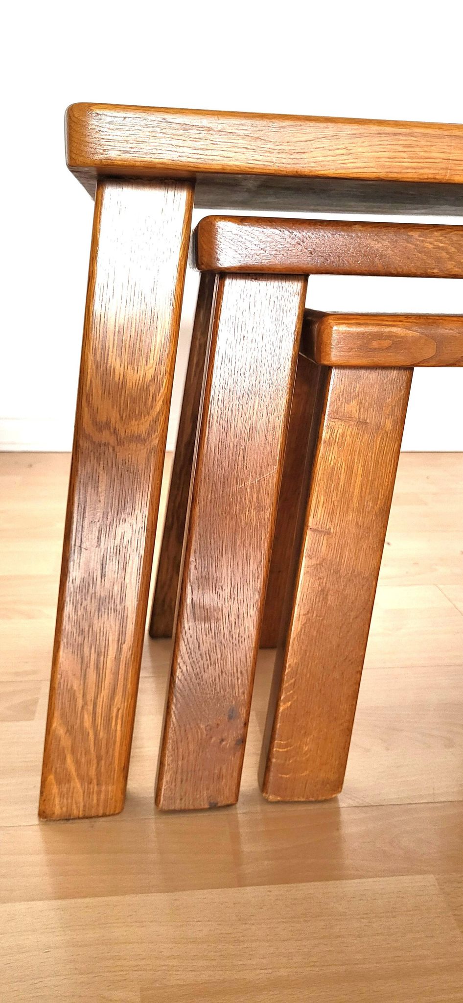 3 tables gigognes Brutaliste 70' en chêne blond