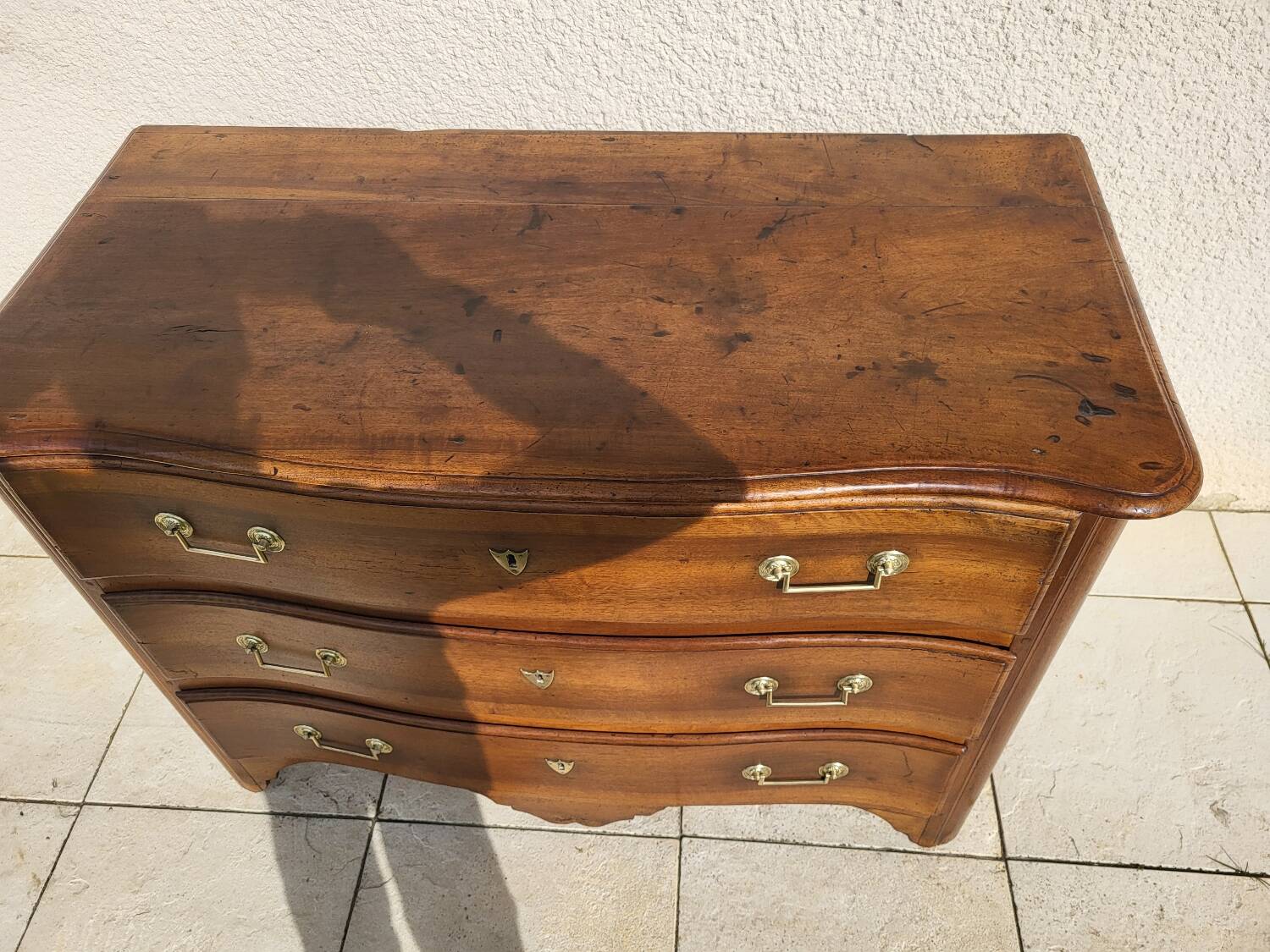 Walnut chest of drawers