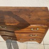 Walnut chest of drawers