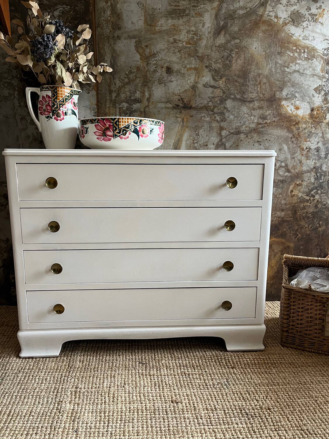 Linen chest of drawers