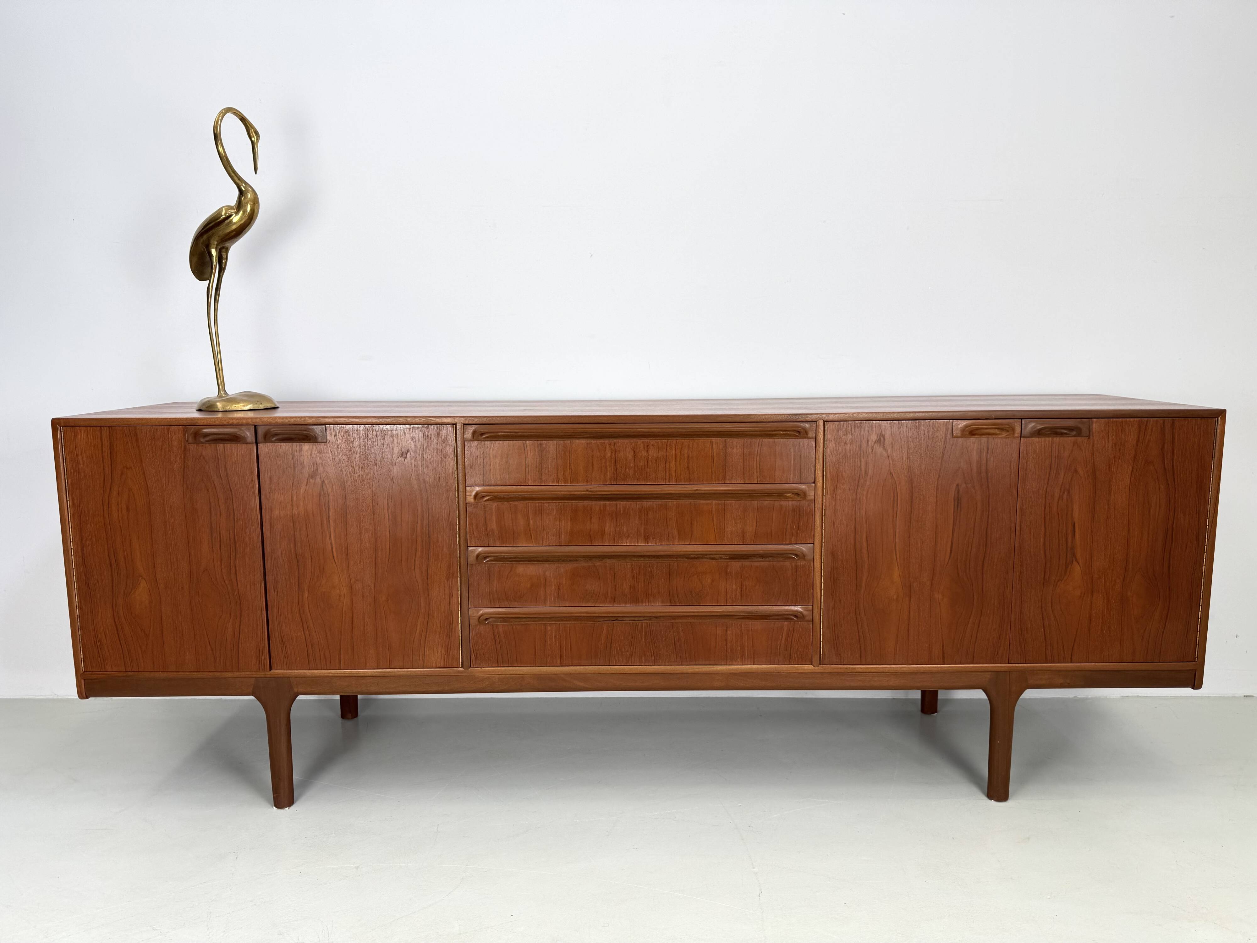 Buffet vintage par McIntosh, design de T. Robertson des années 1960.