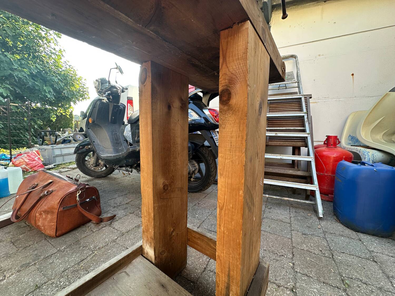 Carpenter's workbench decor