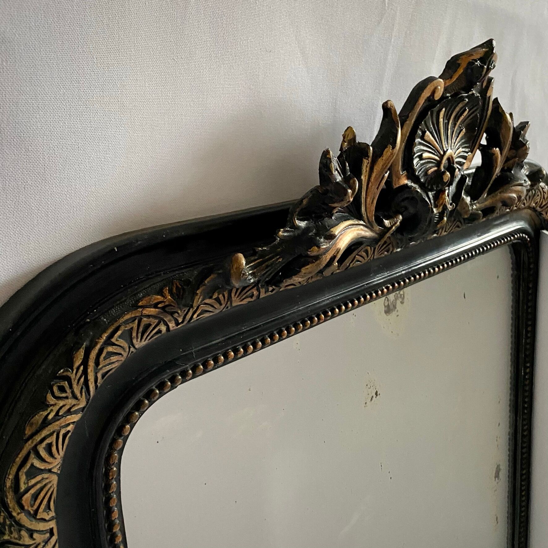 Mirror Napoleon III, black and gold with pediment