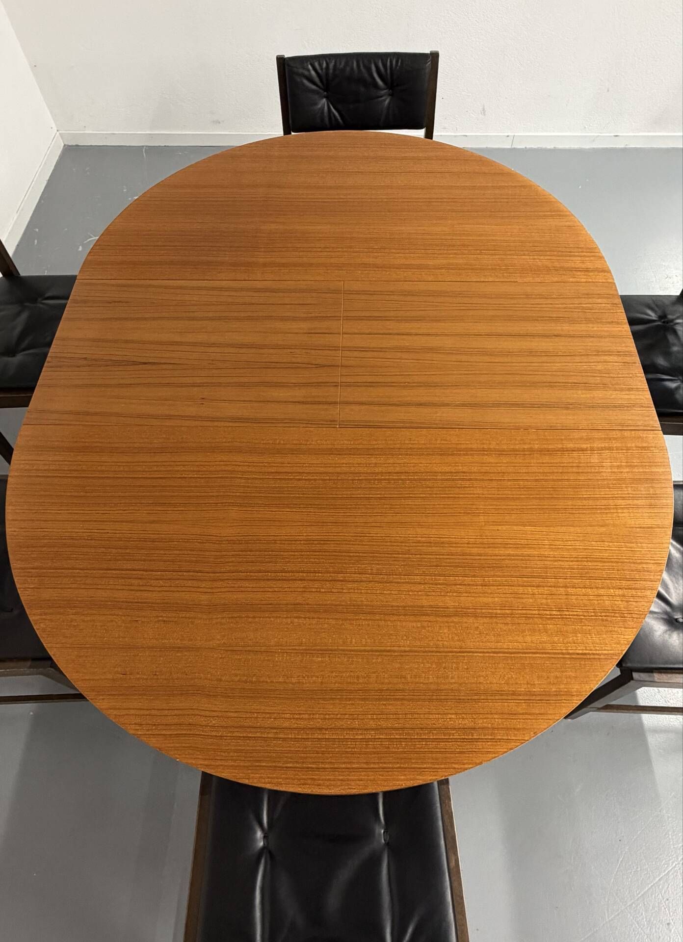 Vintage teak extendable round dining table Scandinavian design 1960s