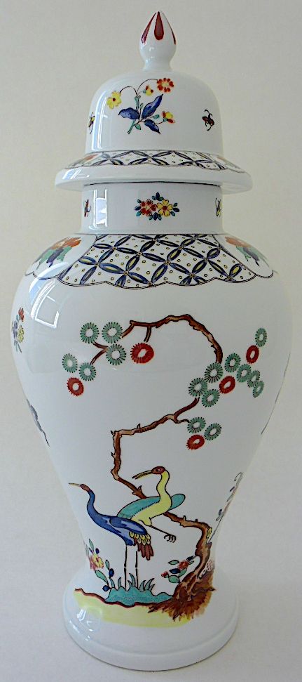 Baluster vase covered in porcelain by Coquet house in Limoges and decorated in Chantilly