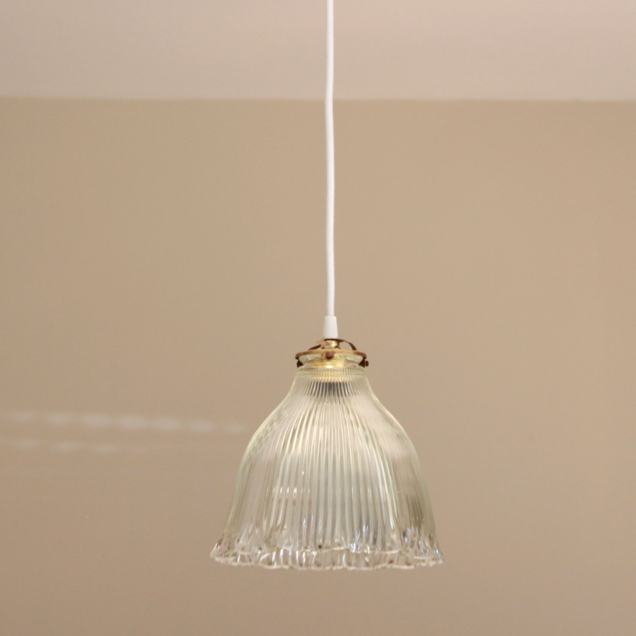 Large suspension in holophane pleated glass prismatic old lampshade