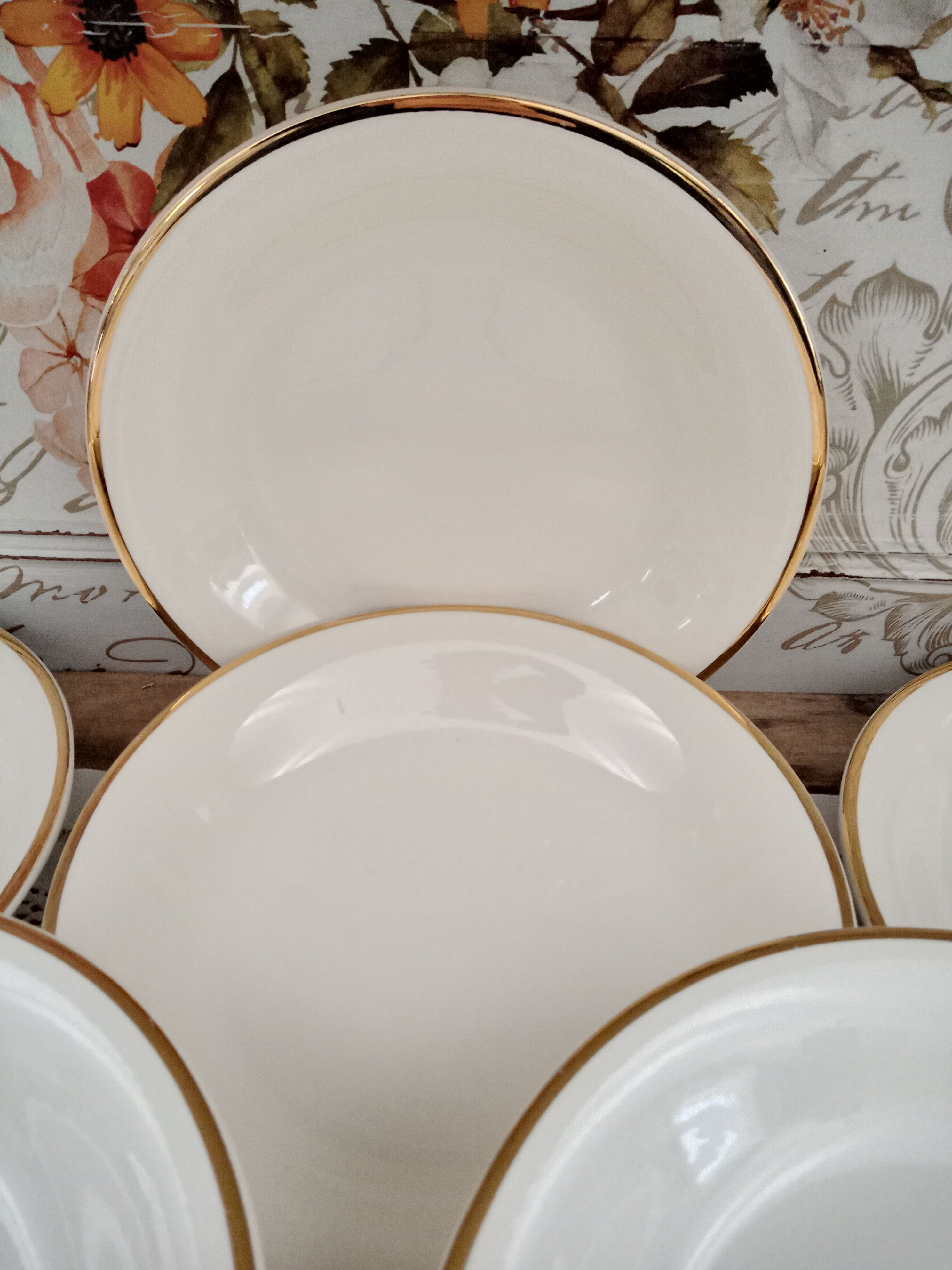 Lot de 9 assiettes creuses Villeroy et Boch beiges liseré doré