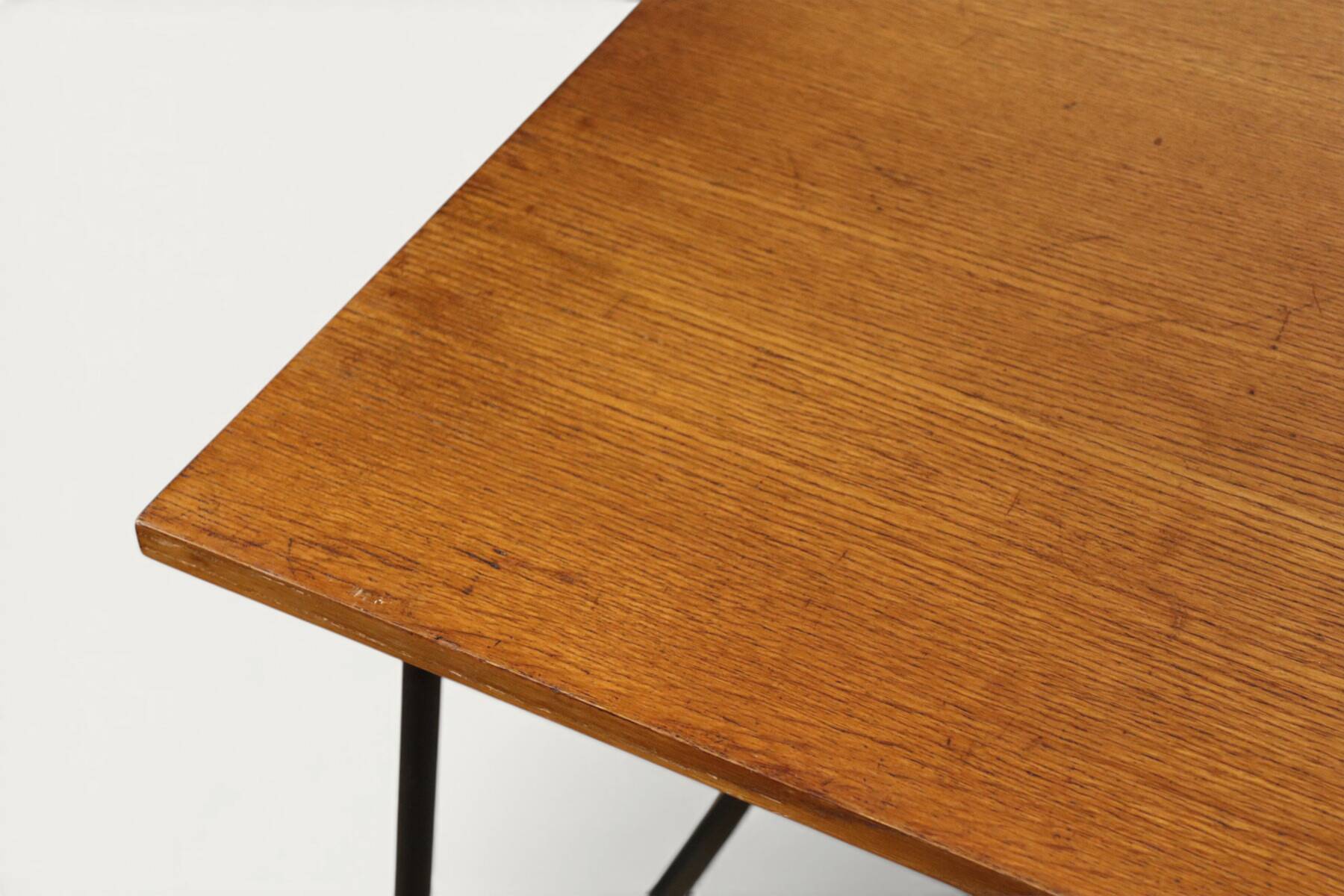 Bureau CM178 Pierre Paulin pour Thonet en chêne et métal noir – Années 1950