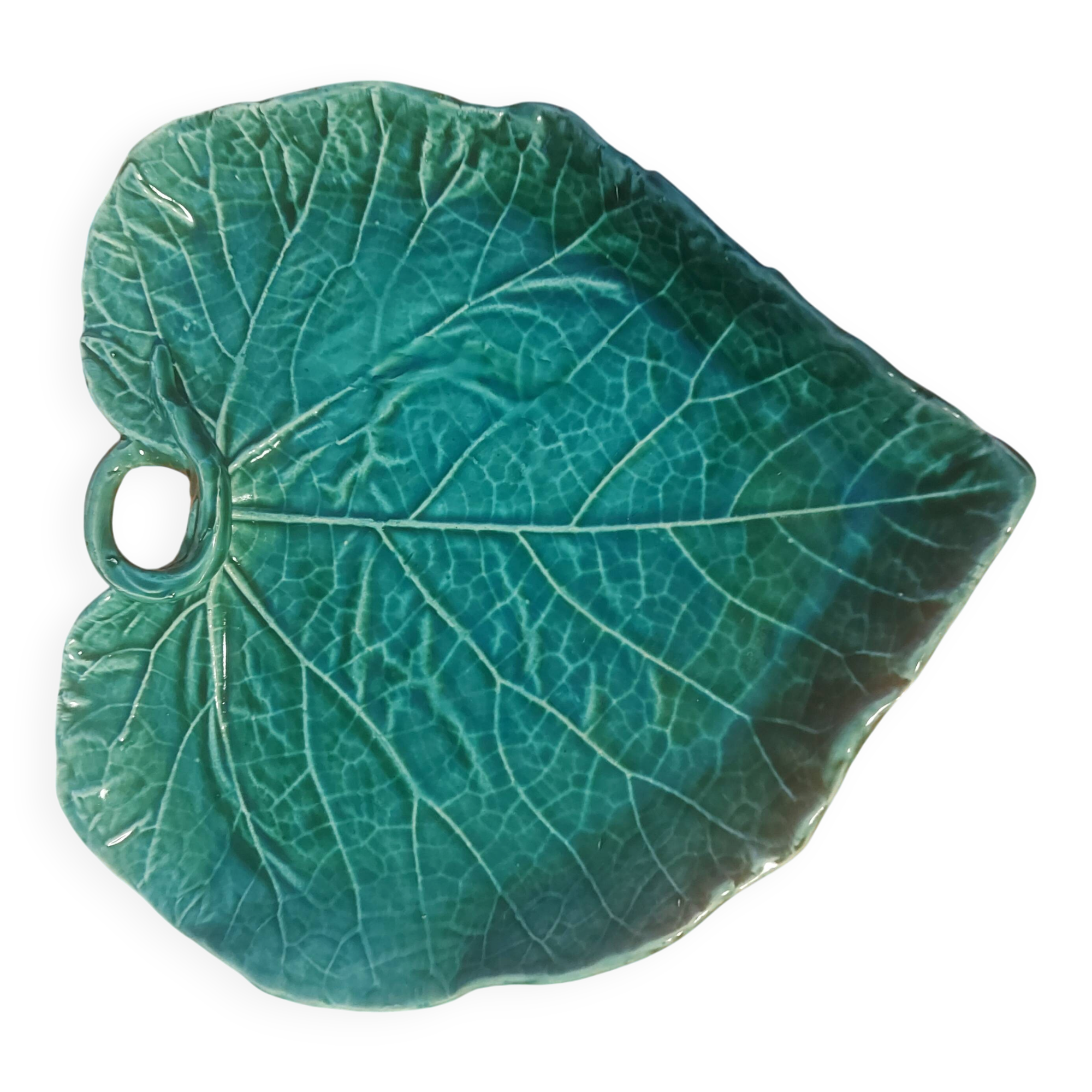Green ceramic leaf-shaped dish
