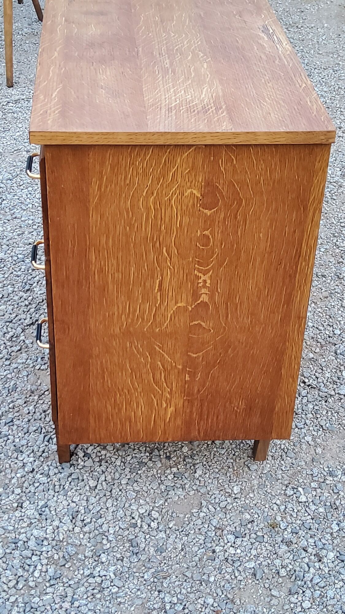 Vintage chest of drawers in golden oak from the 50s with 3 drawers and spindle-legged shelf