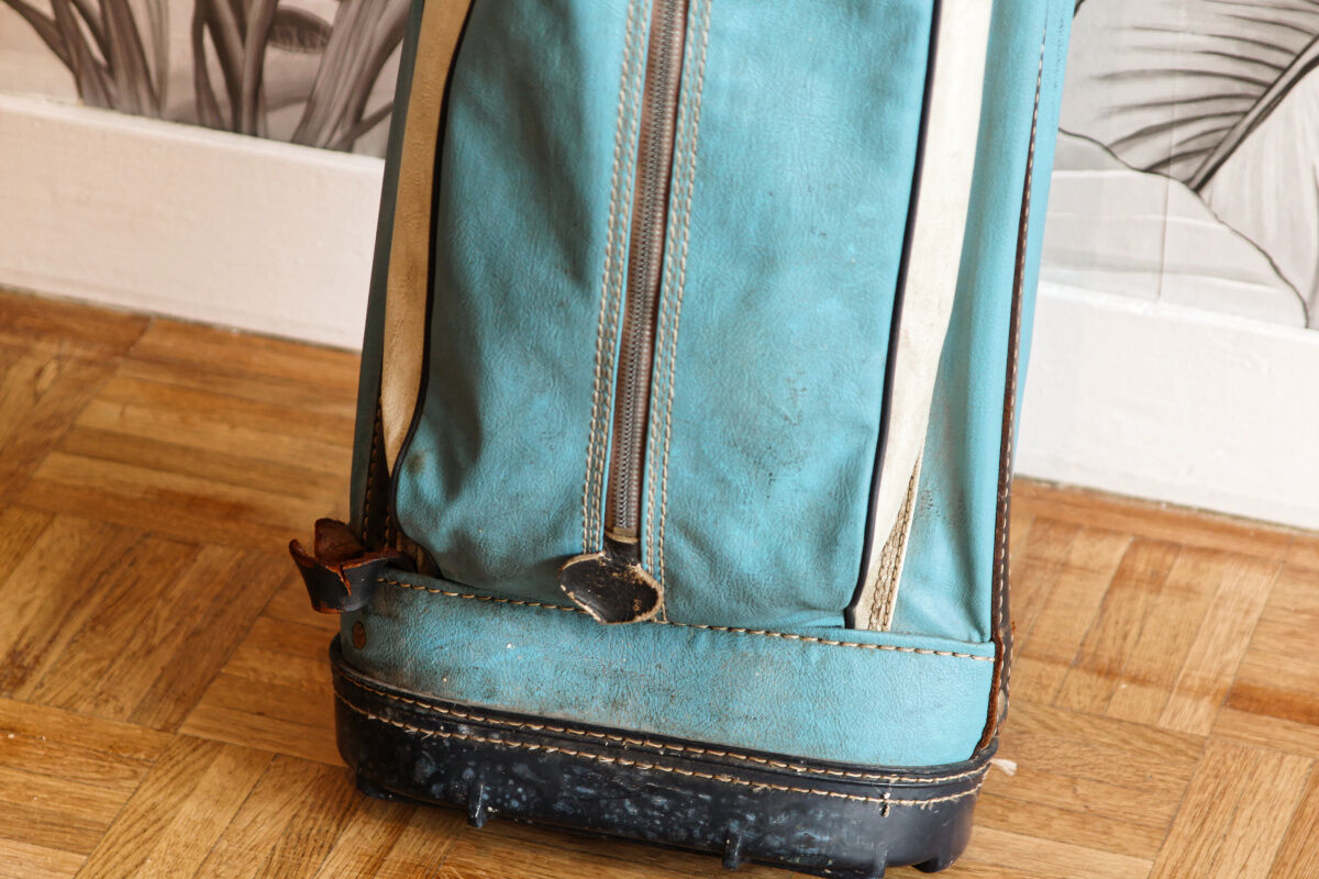 Burton golf bag and vintage clubs
